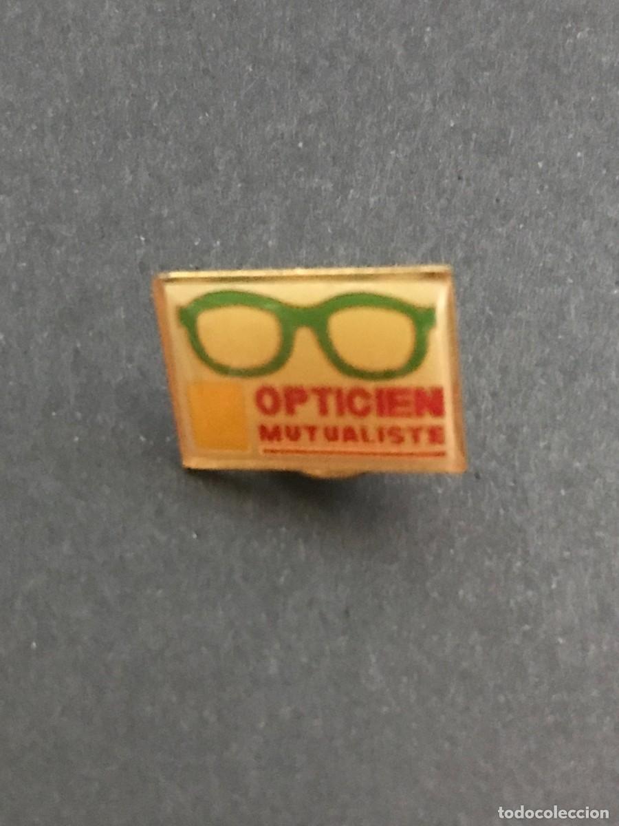Pin's de collection: PIN PINS - OPTICIEN MUTUALISTE OPTICA GAFAS
