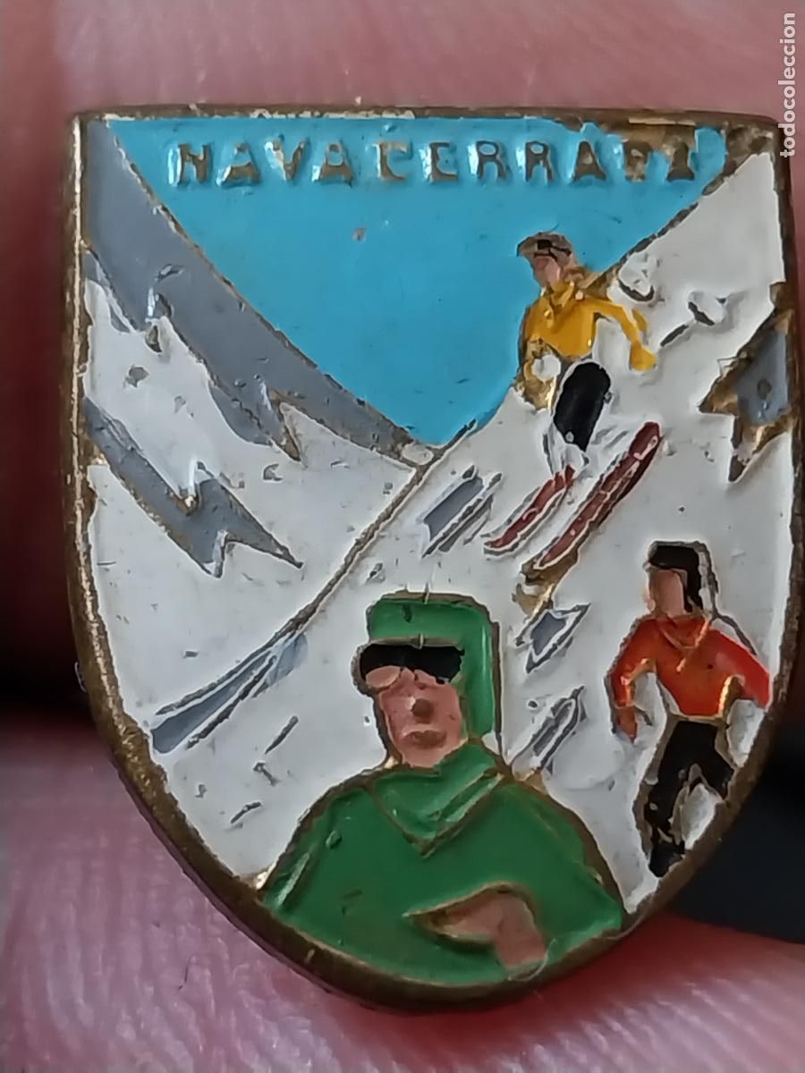 Pins de colecci&oacute;n: NAVACERRADA ALPINISMO MONTA&Ntilde;ISMO ESQUI 2CM ALTO PINTURA LACADA