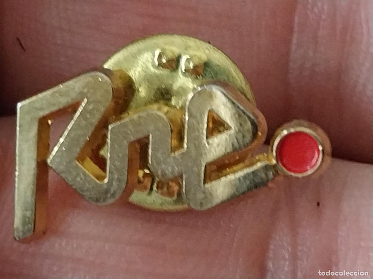 Pins de colecci&oacute;n: RADIO NACIONAL ESPA&Ntilde;A RNE PUNTO ROJO 2CM LARGO MEDIO COMUNICACION ****