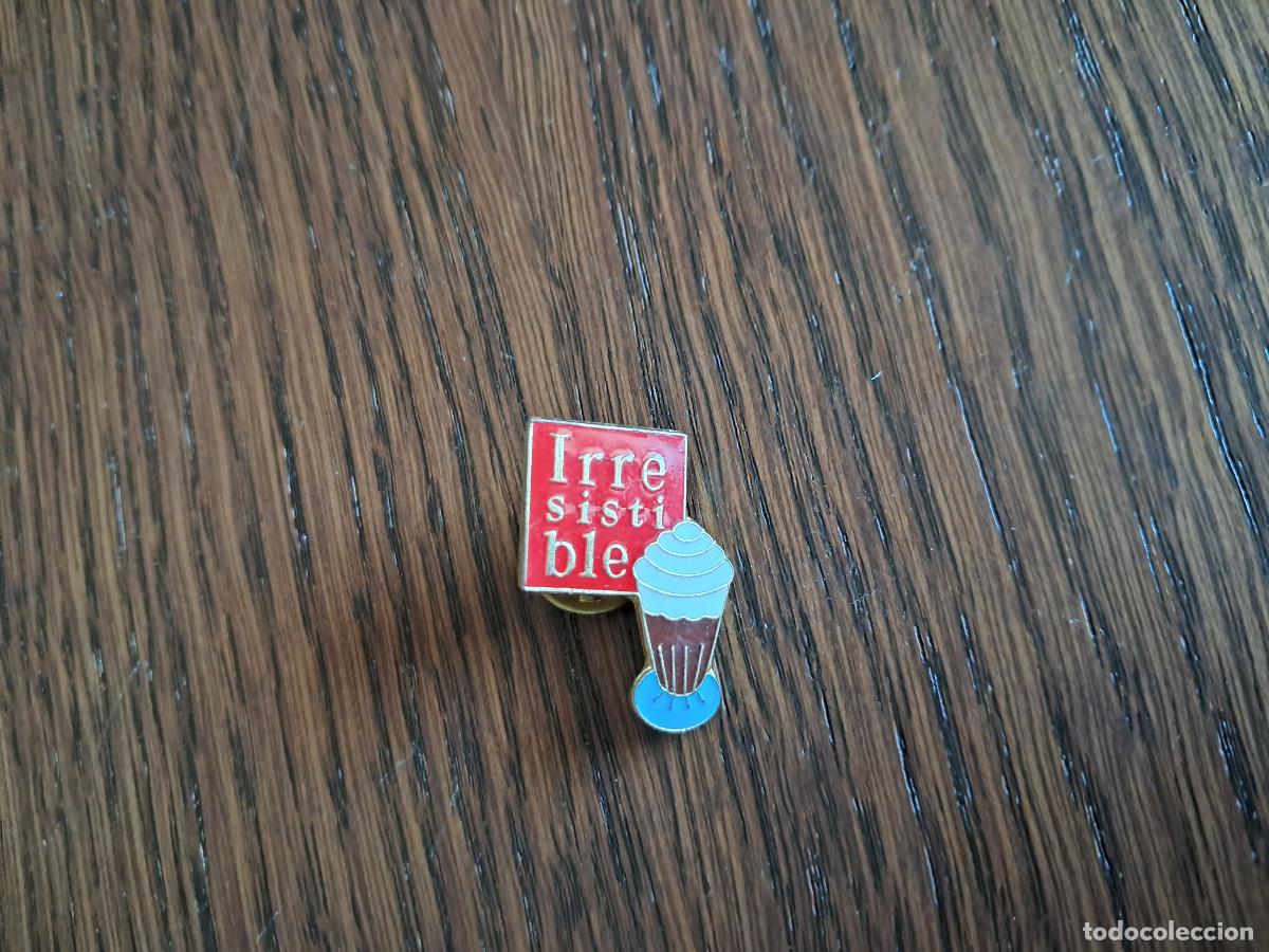 Pins de colecci&oacute;n: pin de publiciad, copa de helado de chocolate, danone, irresistible.