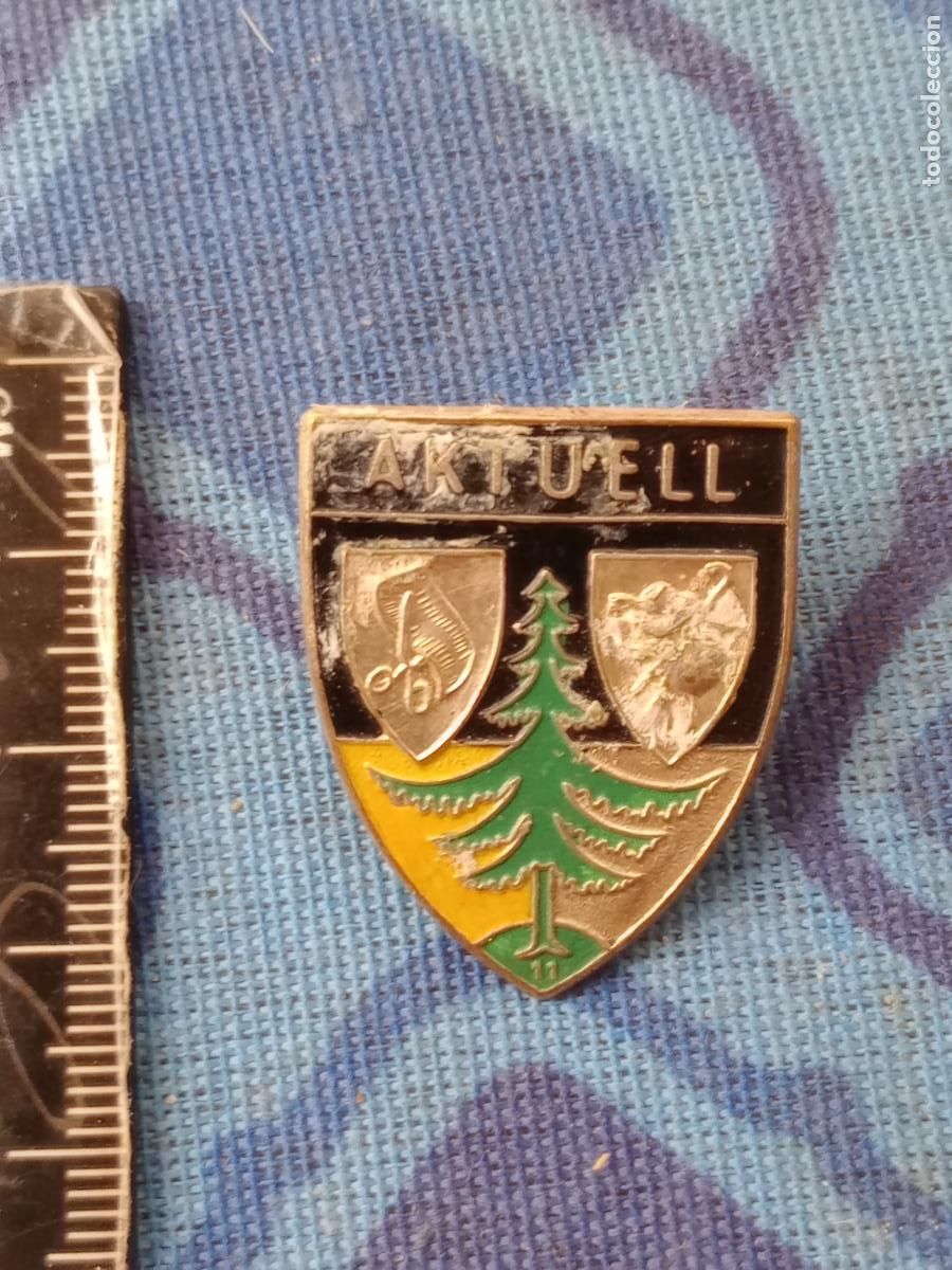 Pin's de collection: AKTUELL. Insignia antigua