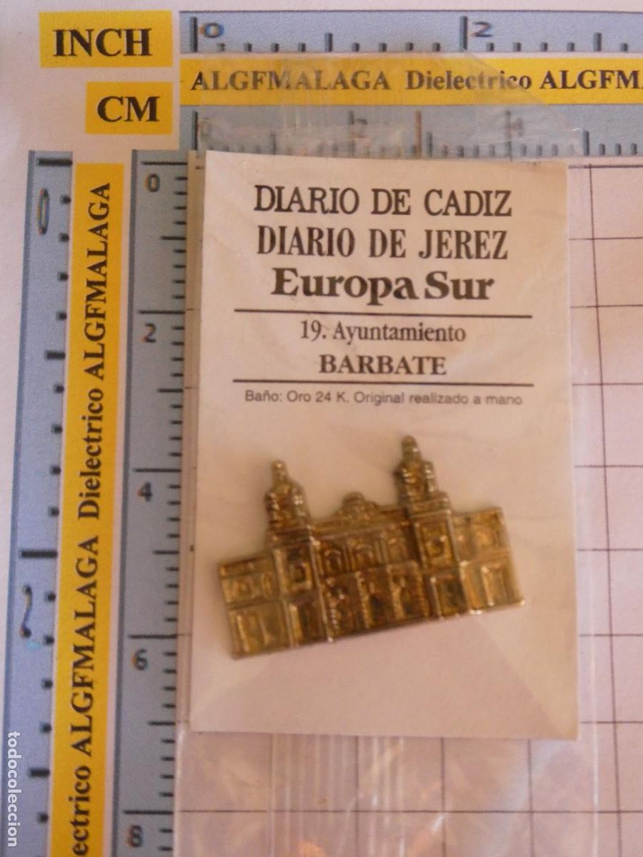 Sammlung von Pins: INSIGNIA BA&Ntilde;O ORO 24K MONUMENTO C&Aacute;DIZ DIARIO JEREZ 19 BARBATE AYUNTAMIENTO. PIN