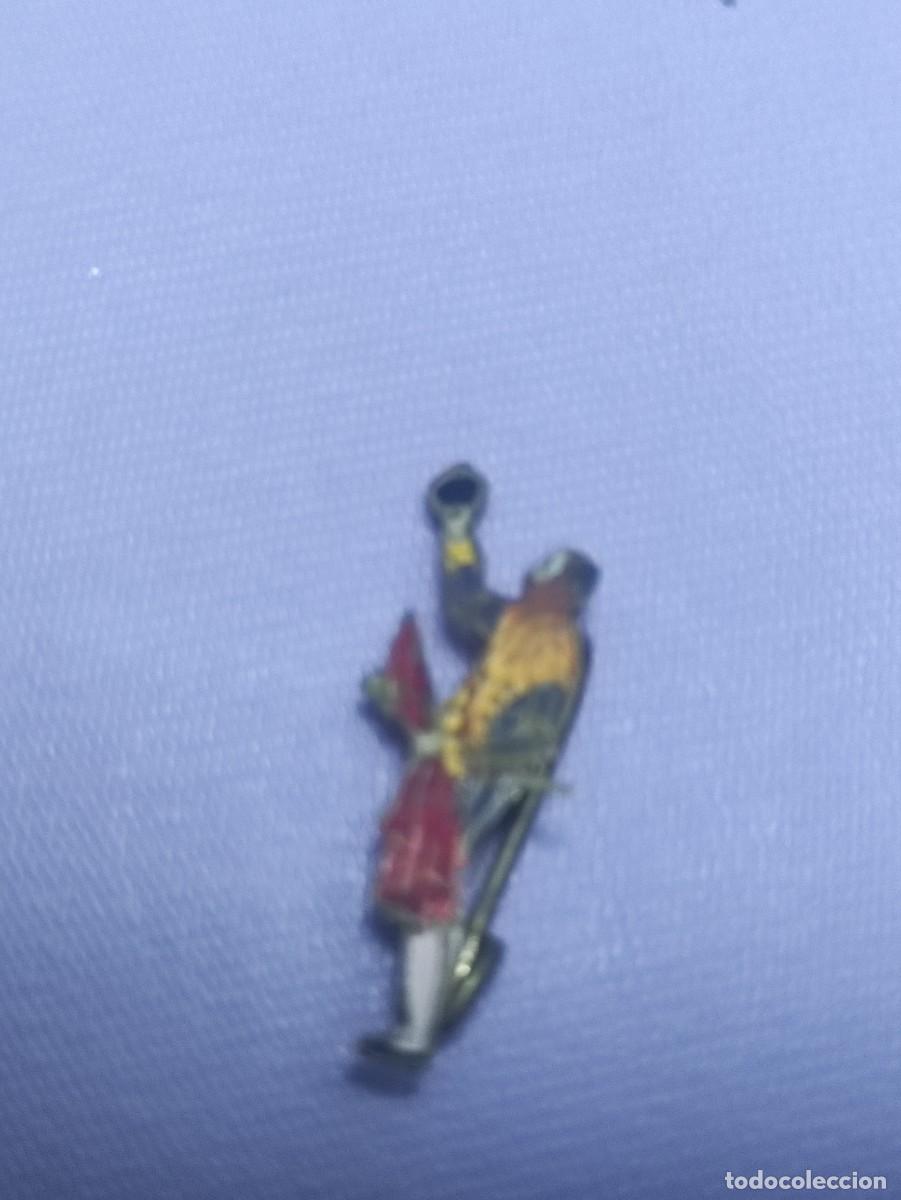 Pins de colecci&oacute;n: Pin torero ( defectos pintura)