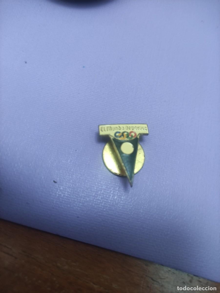 Pins de colecci&oacute;n: Pin de ojal Mundo Deportivo