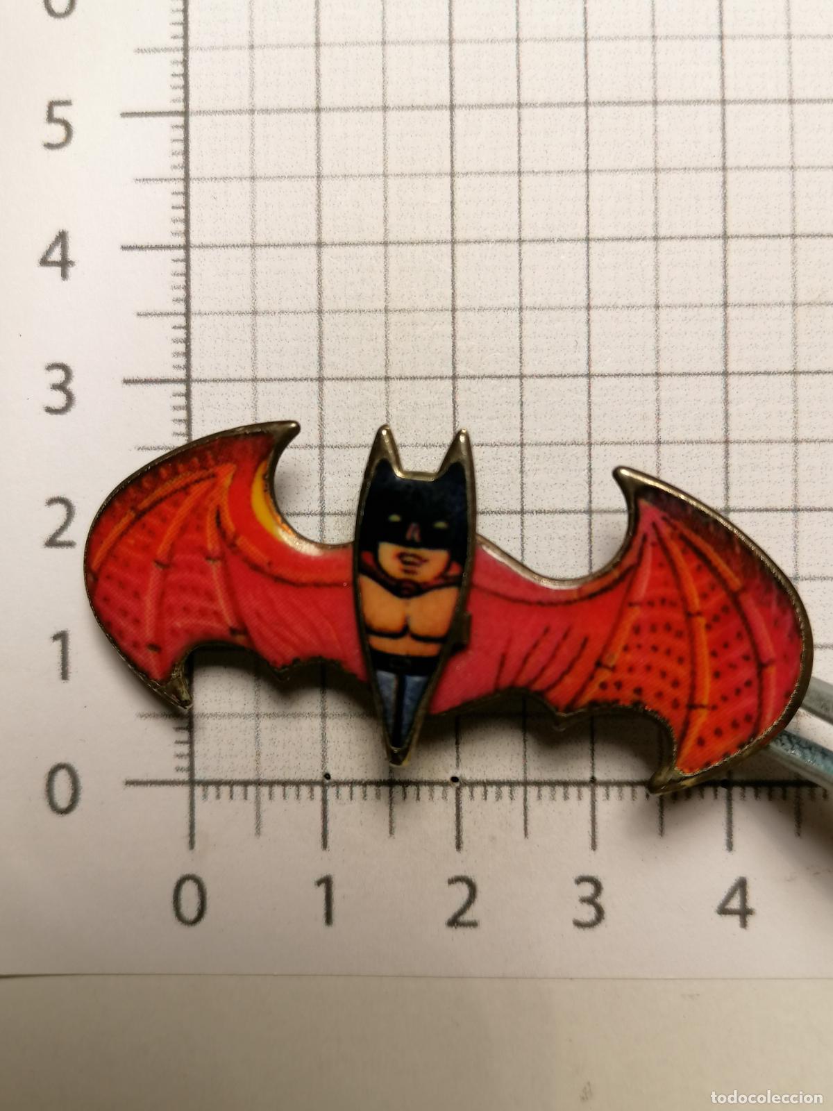 Pins de colecci&oacute;n: PIN INSIGNIA BROCHE BATMAN CHAPA MOVIMIENTO