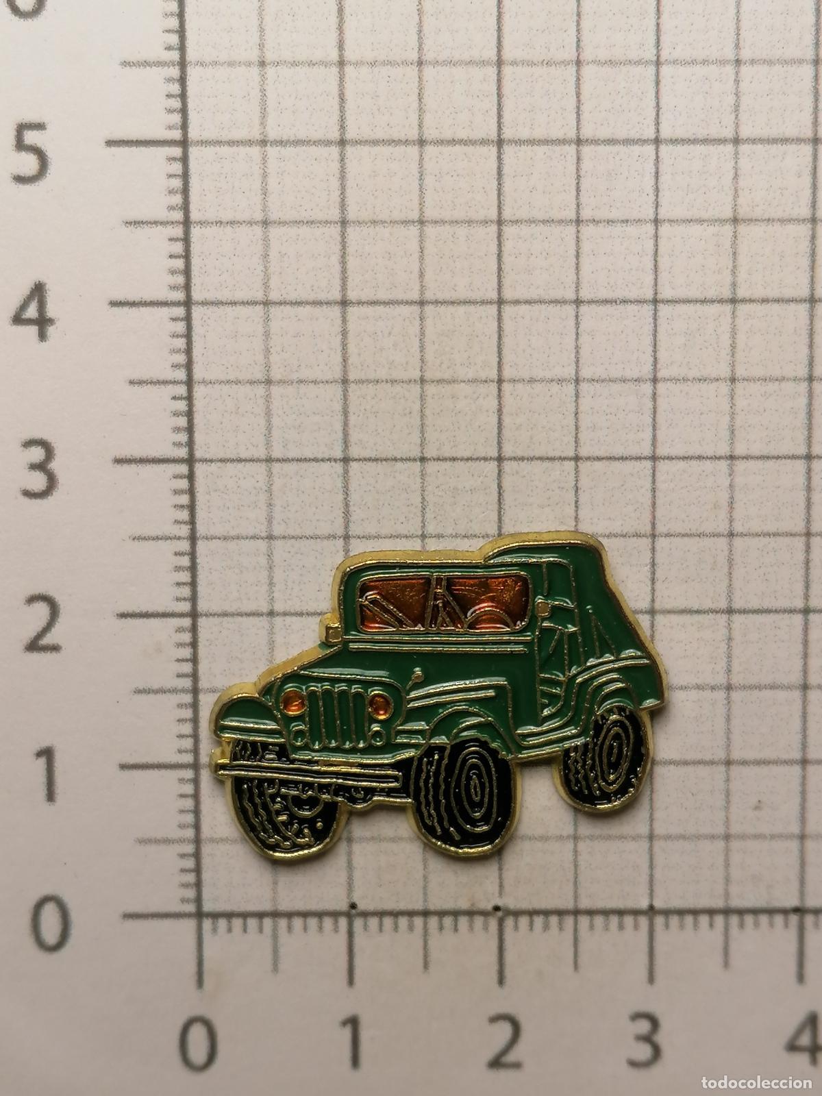 Pins de colecci&oacute;n: PIN COCHE JEEP CLASICO VERDE