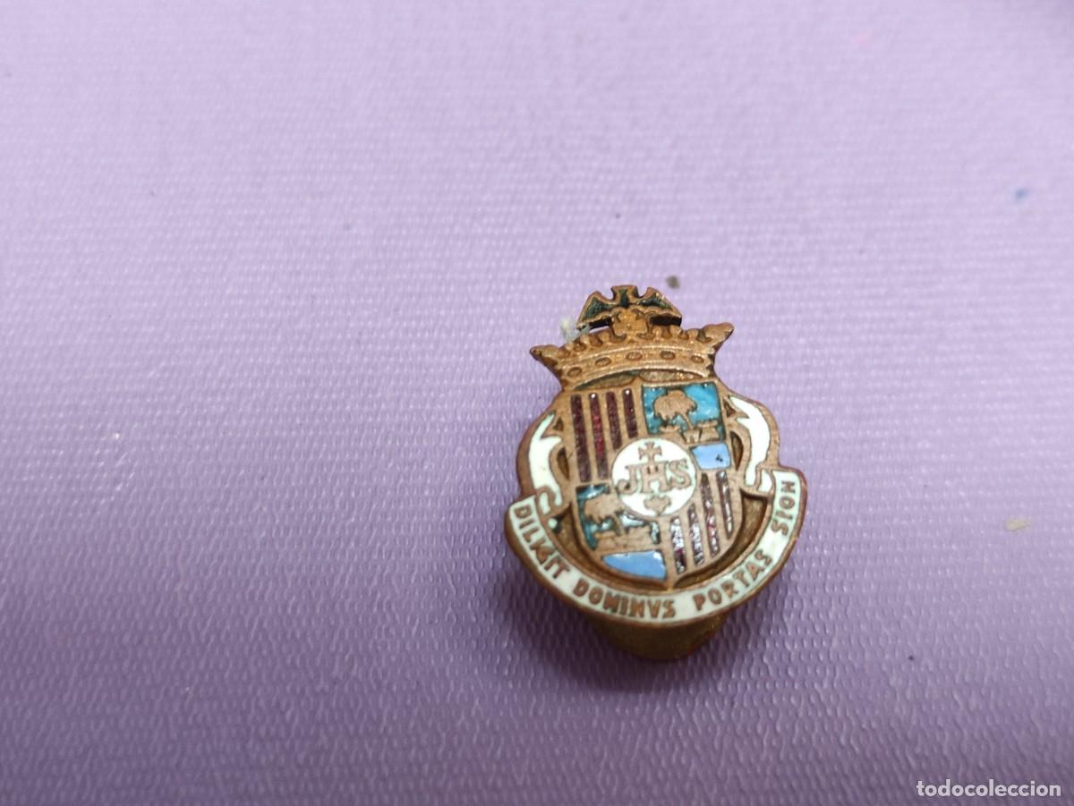 Pins de colecci&oacute;n: Pin ojal de asociacion antiguos alumnos de Montesi&oacute;n Palma