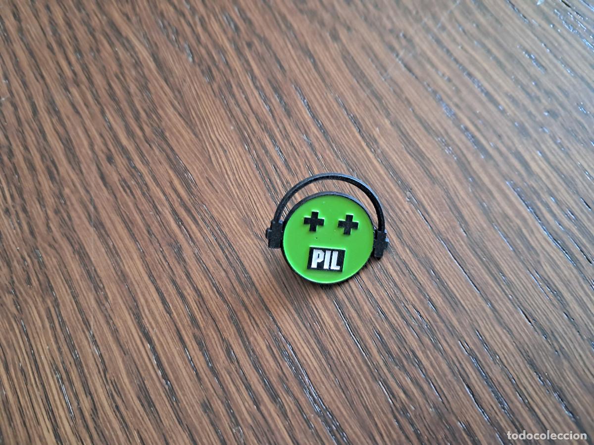 Pins de colecci&oacute;n: pin de publicidad, Paco Pil, m&uacute;sica.
