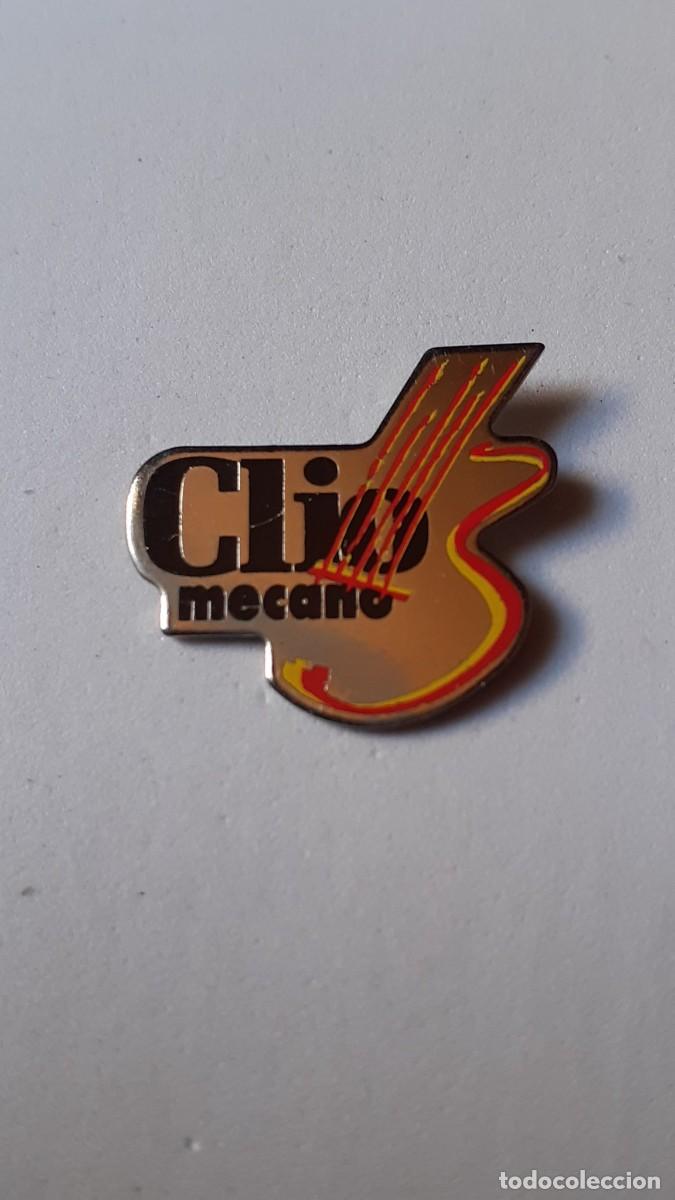 Pins de colecci&oacute;n: Pin Automovilismo Renault Clio Mecano