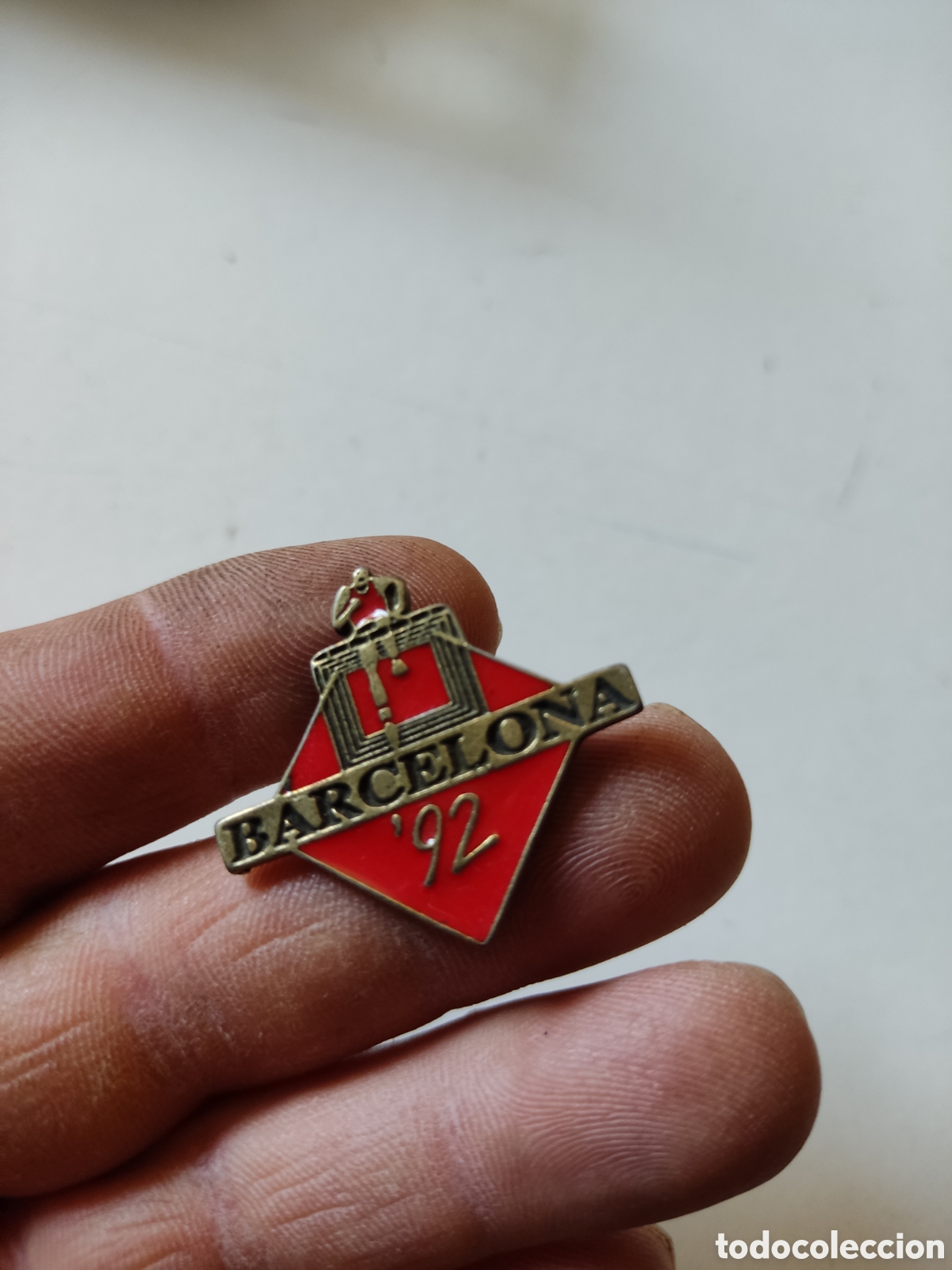 Pins de colecci&oacute;n: Pin Barcelona 92 atletismo salto de vallas?