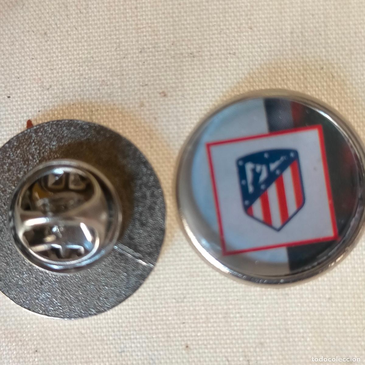 Pins de colecci&oacute;n: pin redondo metal - f&uacute;tbol equipo club Atl&eacute;tico de Madrid JUGADOR