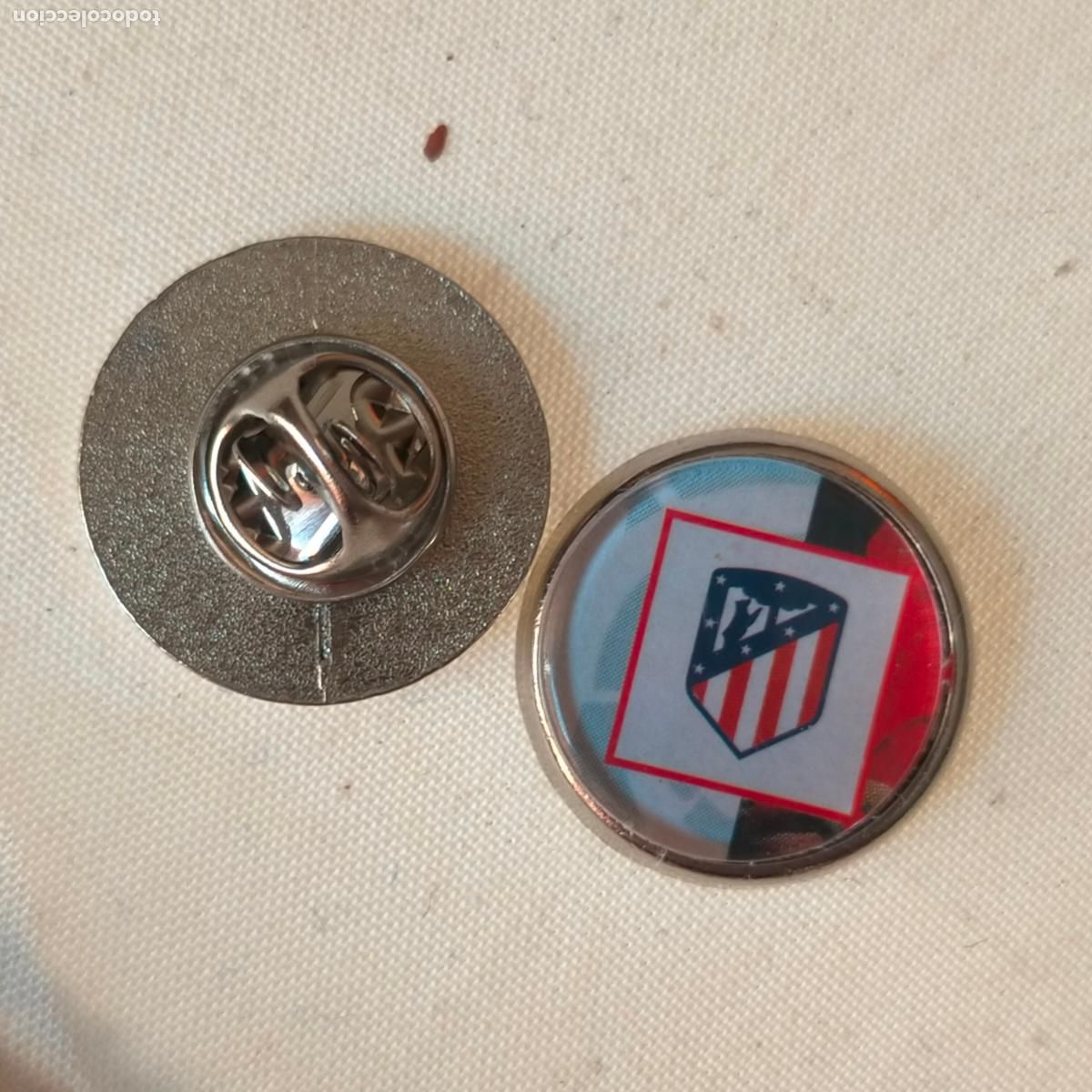 Pins e Spille di collezione: pin redondo metal - f&uacute;tbol equipo club Atl&eacute;tico de Madrid JUGADOR