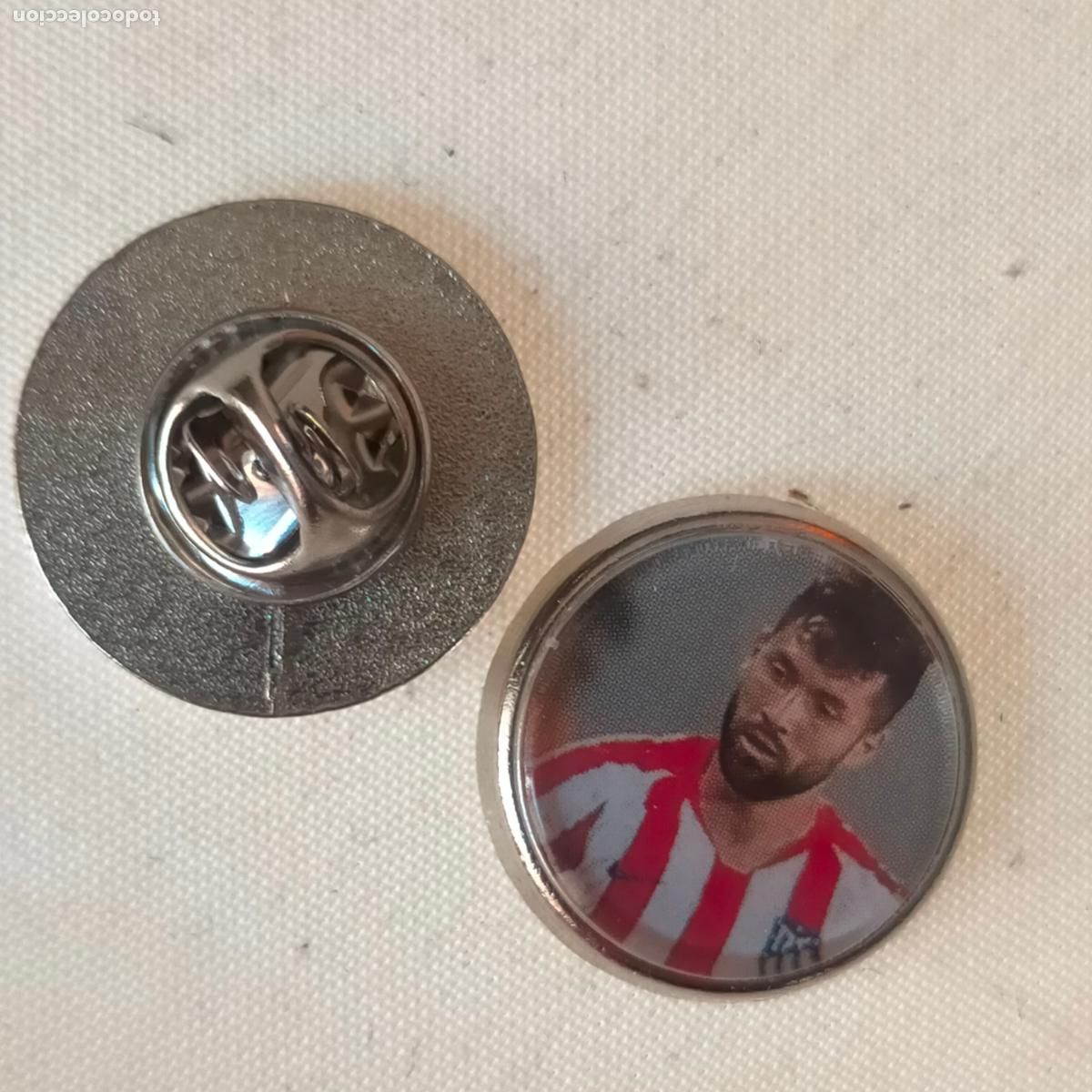 Pins de colecci&oacute;n: pin redondo metal - f&uacute;tbol equipo club Atl&eacute;tico de Madrid JUGADOR