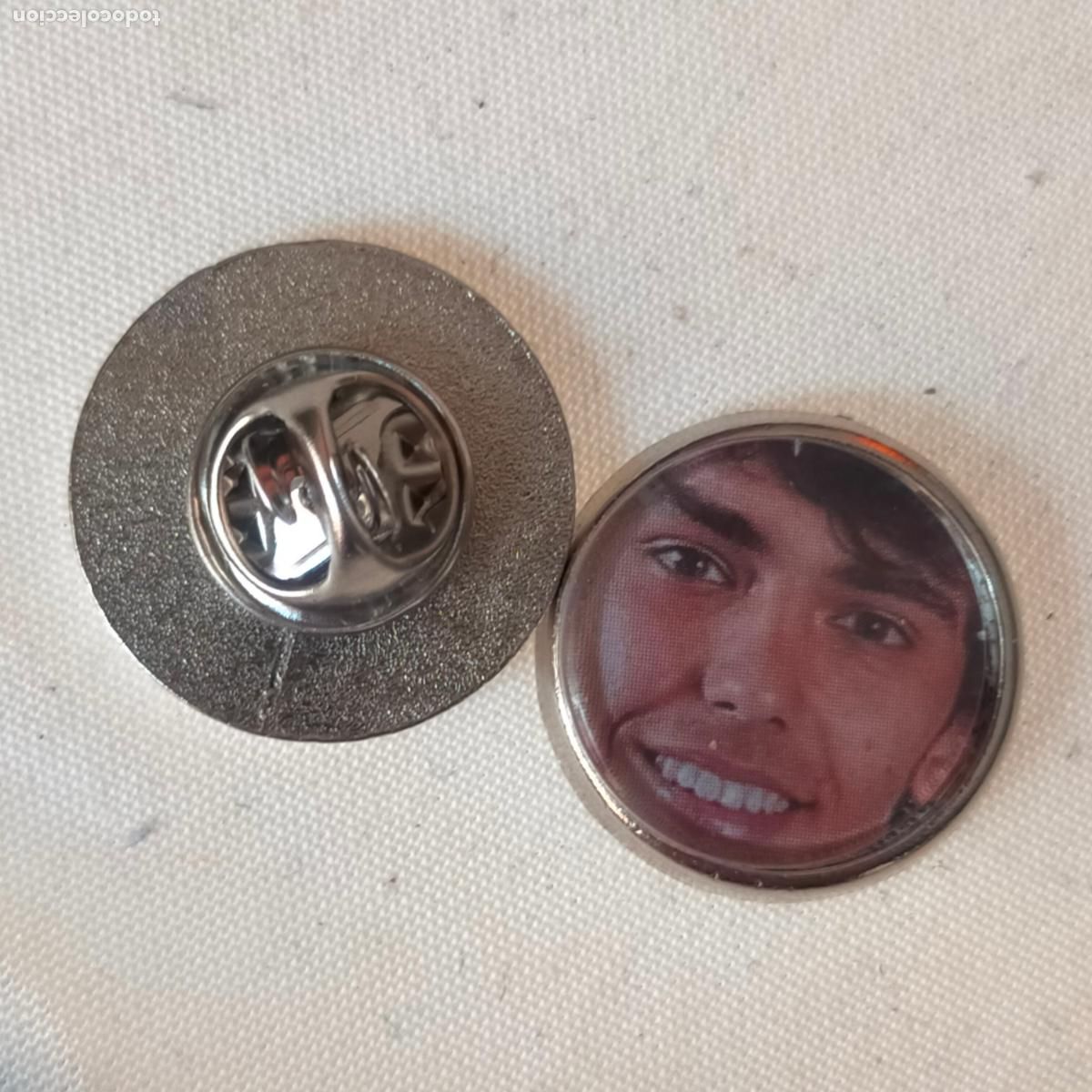 Pins de colecci&oacute;n: pin redondo metal - f&uacute;tbol equipo club Atl&eacute;tico de Madrid JUGADOR