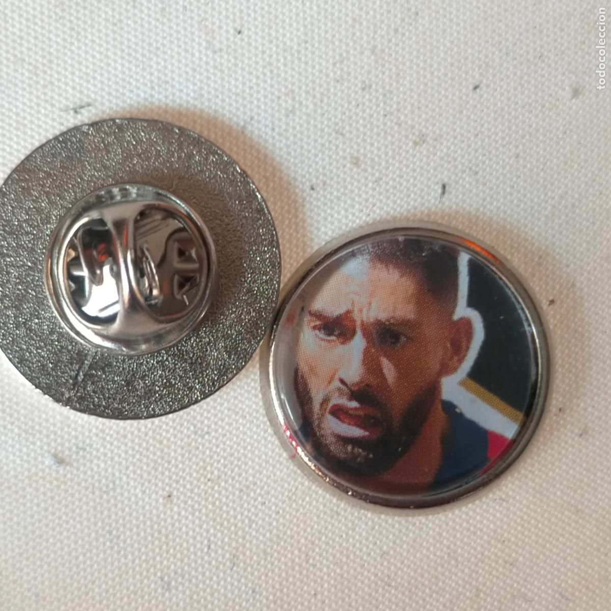 Pins de colecci&oacute;n: pin redondo metal - f&uacute;tbol equipo club Atl&eacute;tico de Madrid JUGADOR