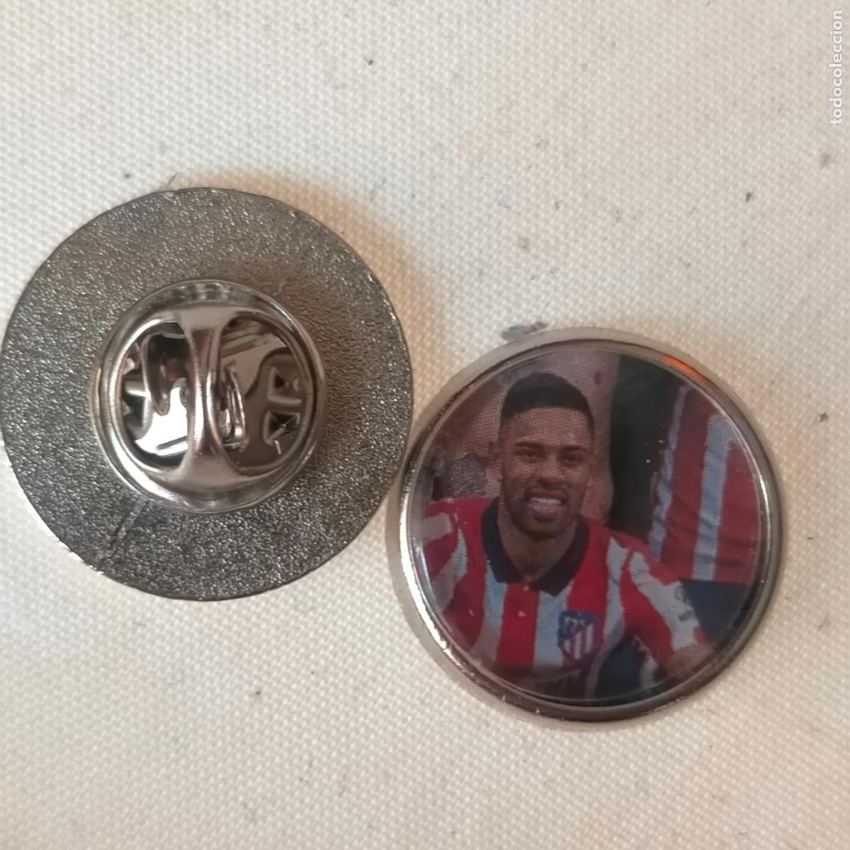 Pins de colecci&oacute;n: pin redondo metal - f&uacute;tbol equipo club Atl&eacute;tico de Madrid JUGADOR