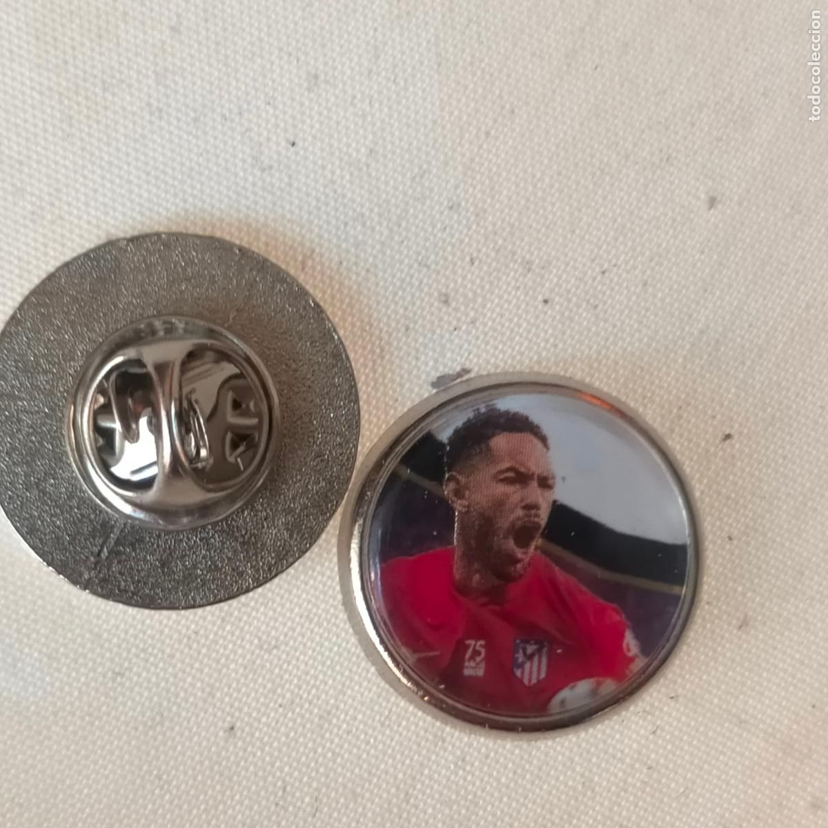 Collection pins: pin redondo metal - f&uacute;tbol equipo club Atl&eacute;tico de Madrid JUGADOR