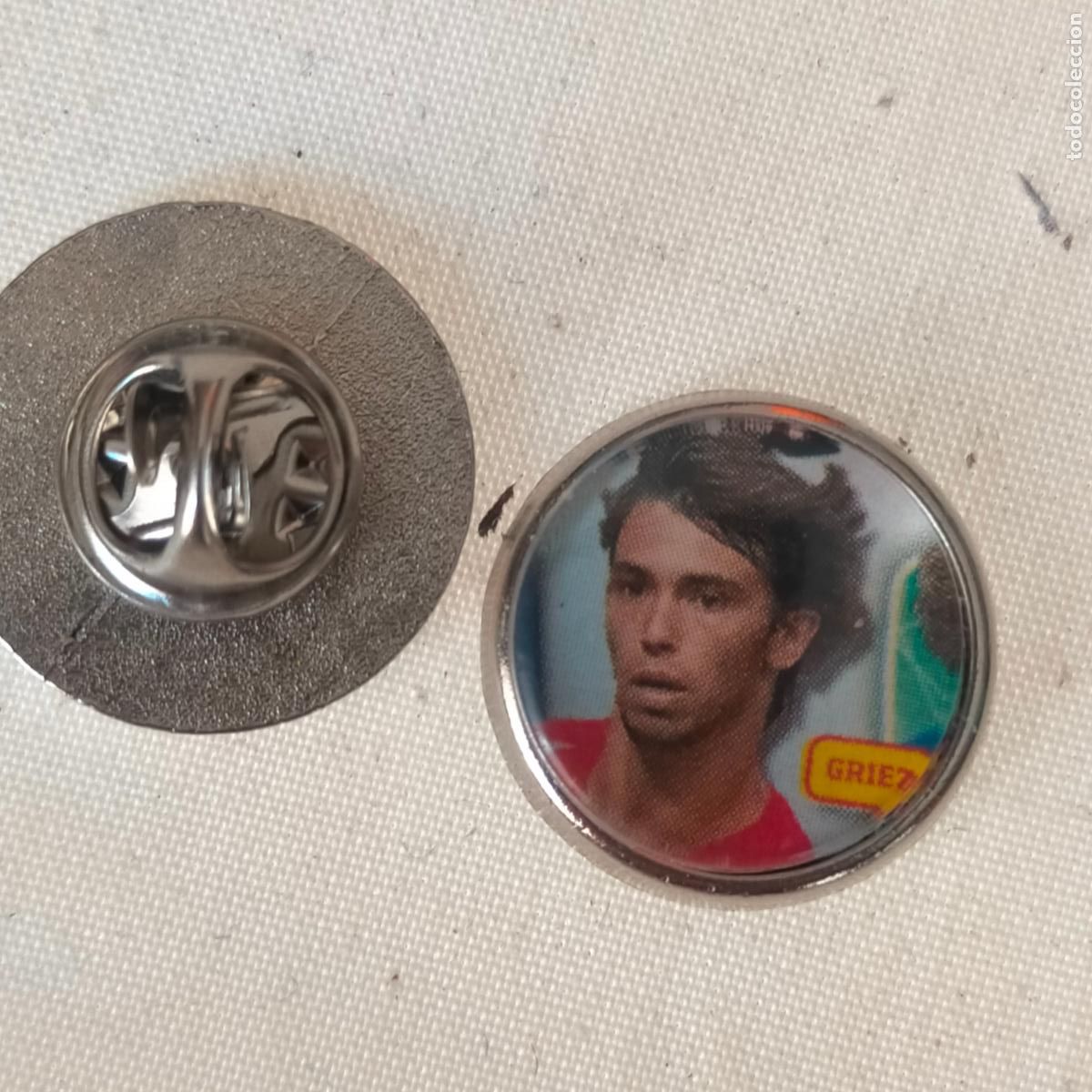 Pins de colecci&oacute;n: pin redondo metal - f&uacute;tbol equipo club Atl&eacute;tico de Madrid JUGADOR