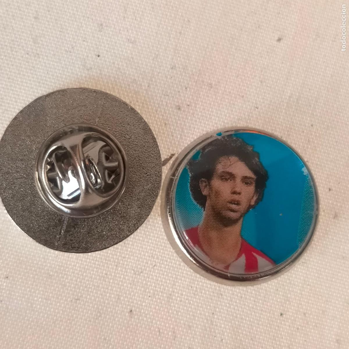 Pins de colecci&oacute;n: pin redondo metal - f&uacute;tbol equipo club Atl&eacute;tico de Madrid JUGADOR