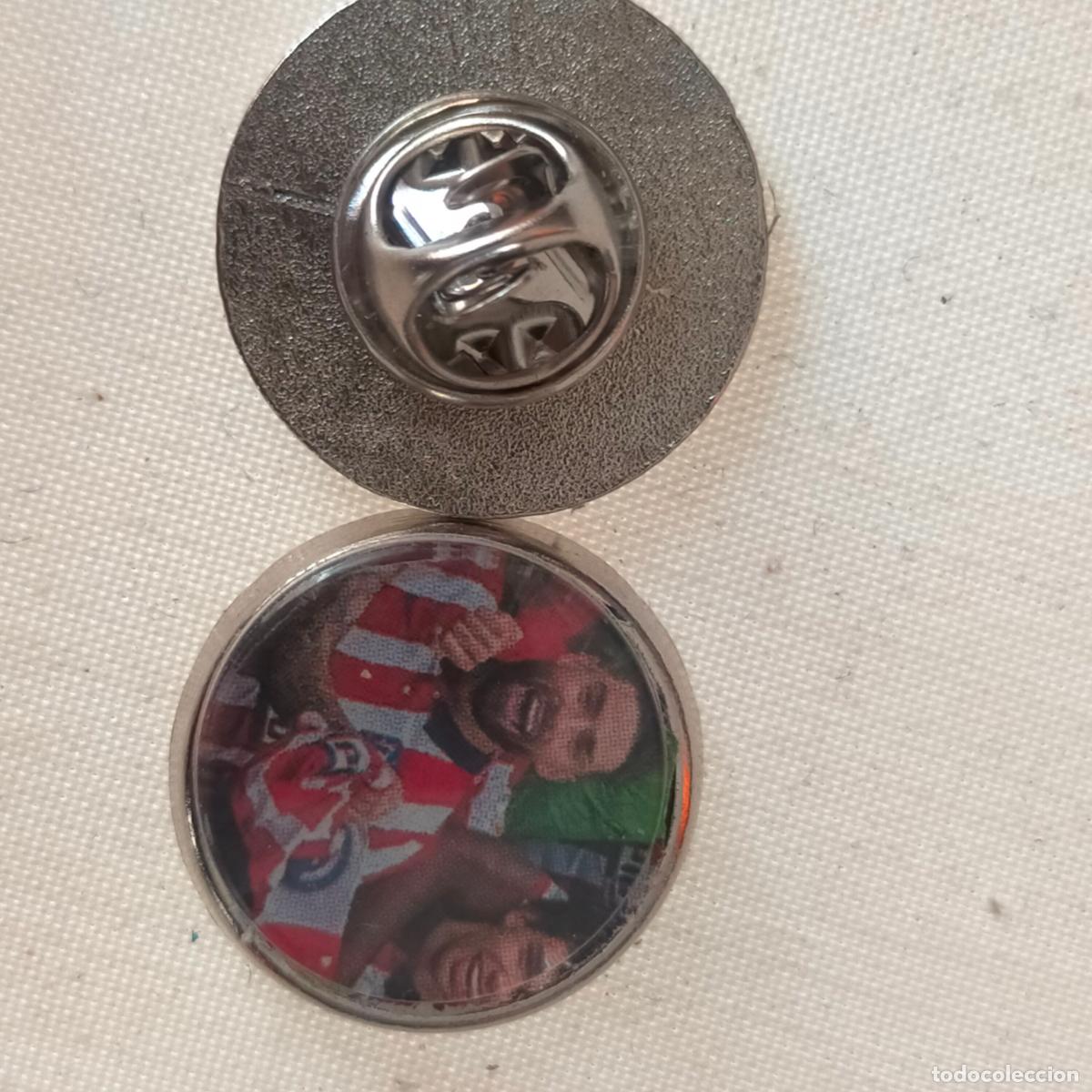 Pins de colecci&oacute;n: pin redondo metal - f&uacute;tbol equipo club Atl&eacute;tico de Madrid JUGADOR