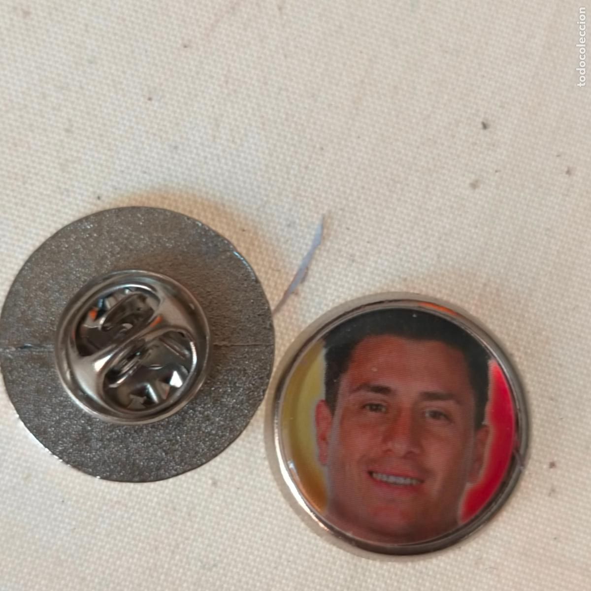 Pin's de collection: pin redondo metal - f&uacute;tbol equipo club Atl&eacute;tico de Madrid JUGADOR