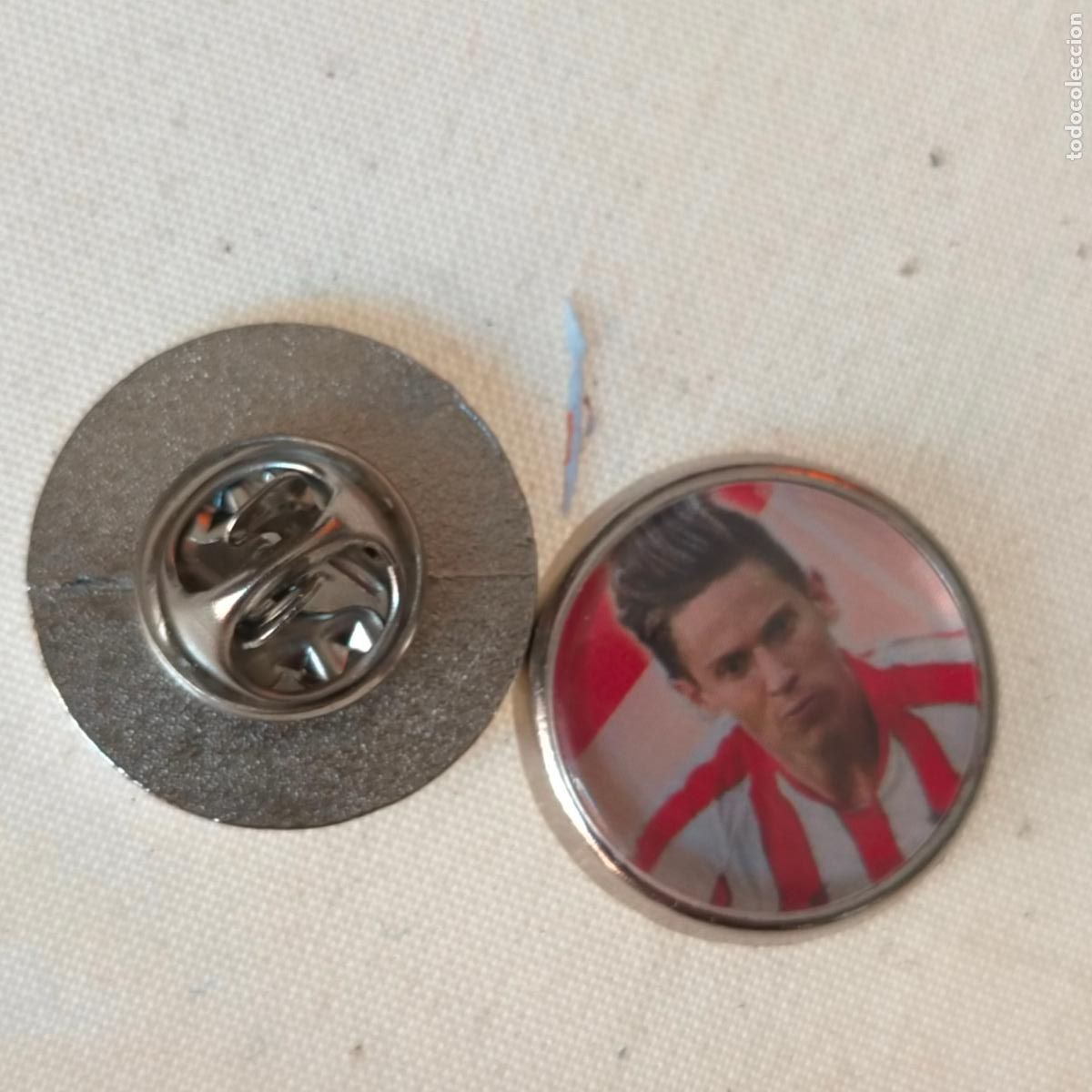 Pin's de collection: pin redondo metal - f&uacute;tbol equipo club Atl&eacute;tico de Madrid JUGADOR