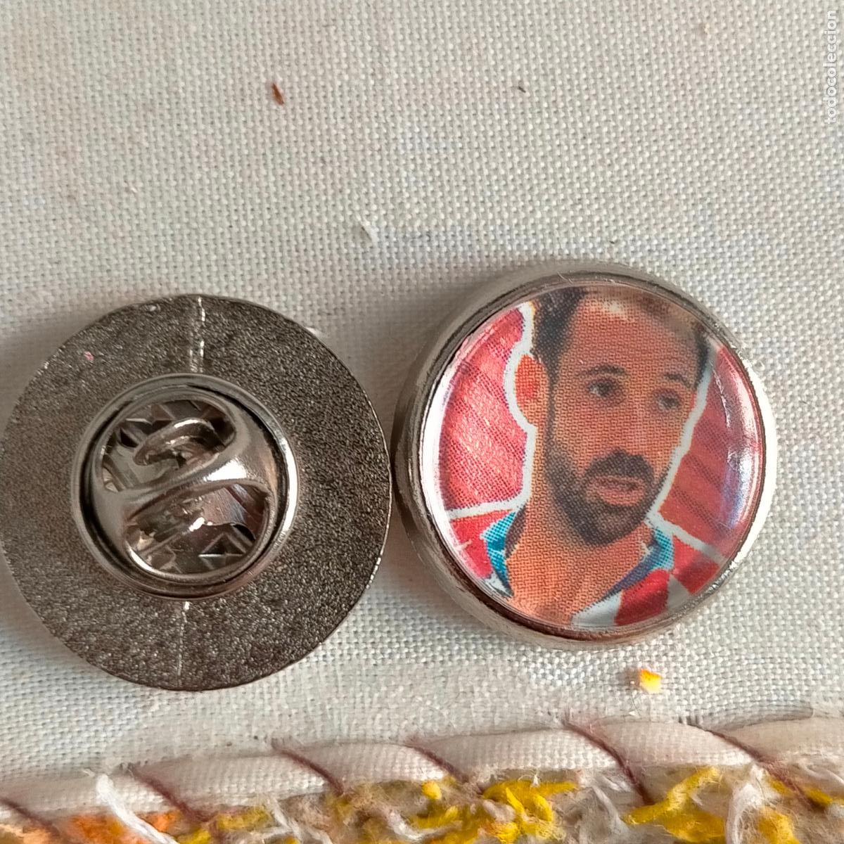 Pin's de collection: pin redondo metal - f&uacute;tbol equipo club Atl&eacute;tico de Madrid JUGADOR