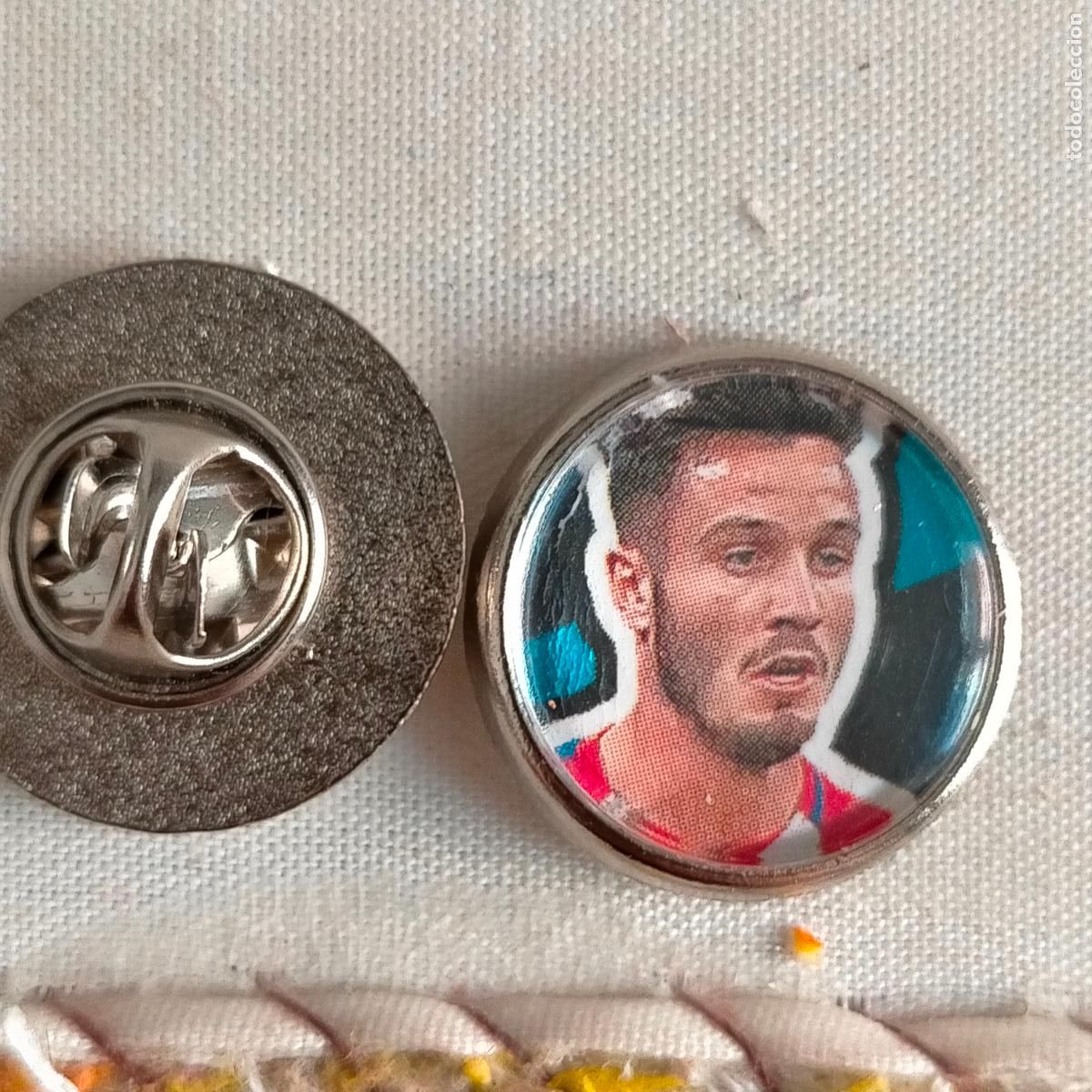 Pin's de collection: pin redondo metal - f&uacute;tbol equipo club Atl&eacute;tico de Madrid JUGADOR