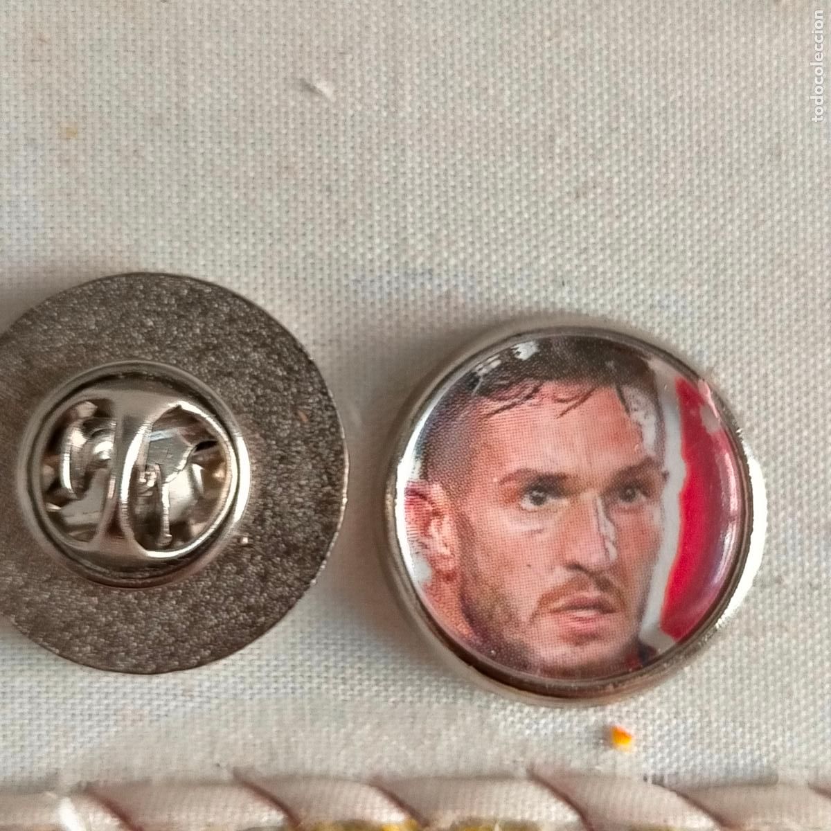 Pin's de collection: pin redondo metal - f&uacute;tbol equipo club Atl&eacute;tico de Madrid JUGADOR
