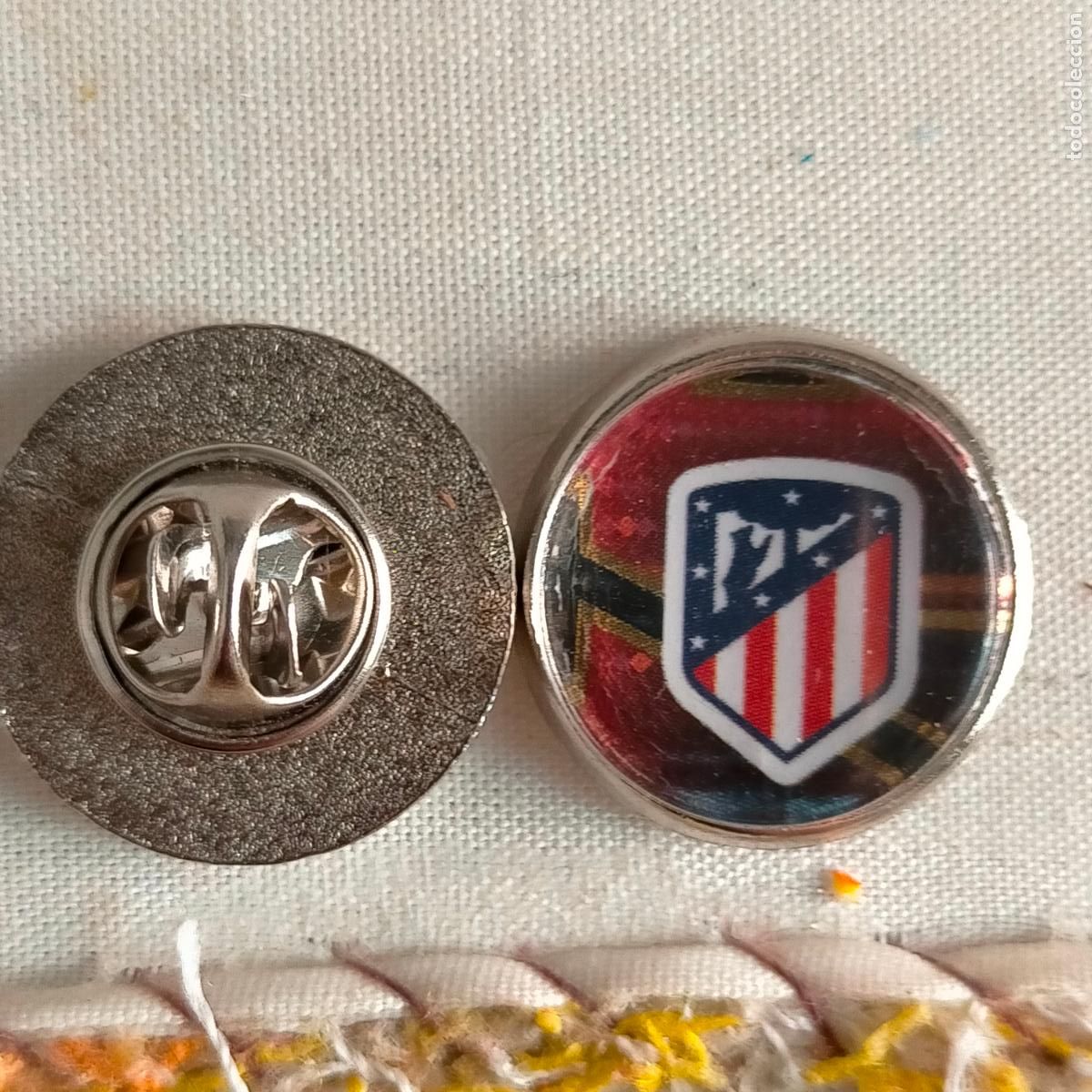 Pin's de collection: pin redondo metal - f&uacute;tbol equipo club Atl&eacute;tico de Madrid JUGADOR