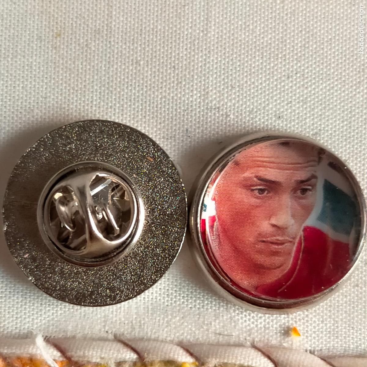 Pins de cole&ccedil;&atilde;o: pin redondo metal - f&uacute;tbol equipo OSASUNA JUGADOR