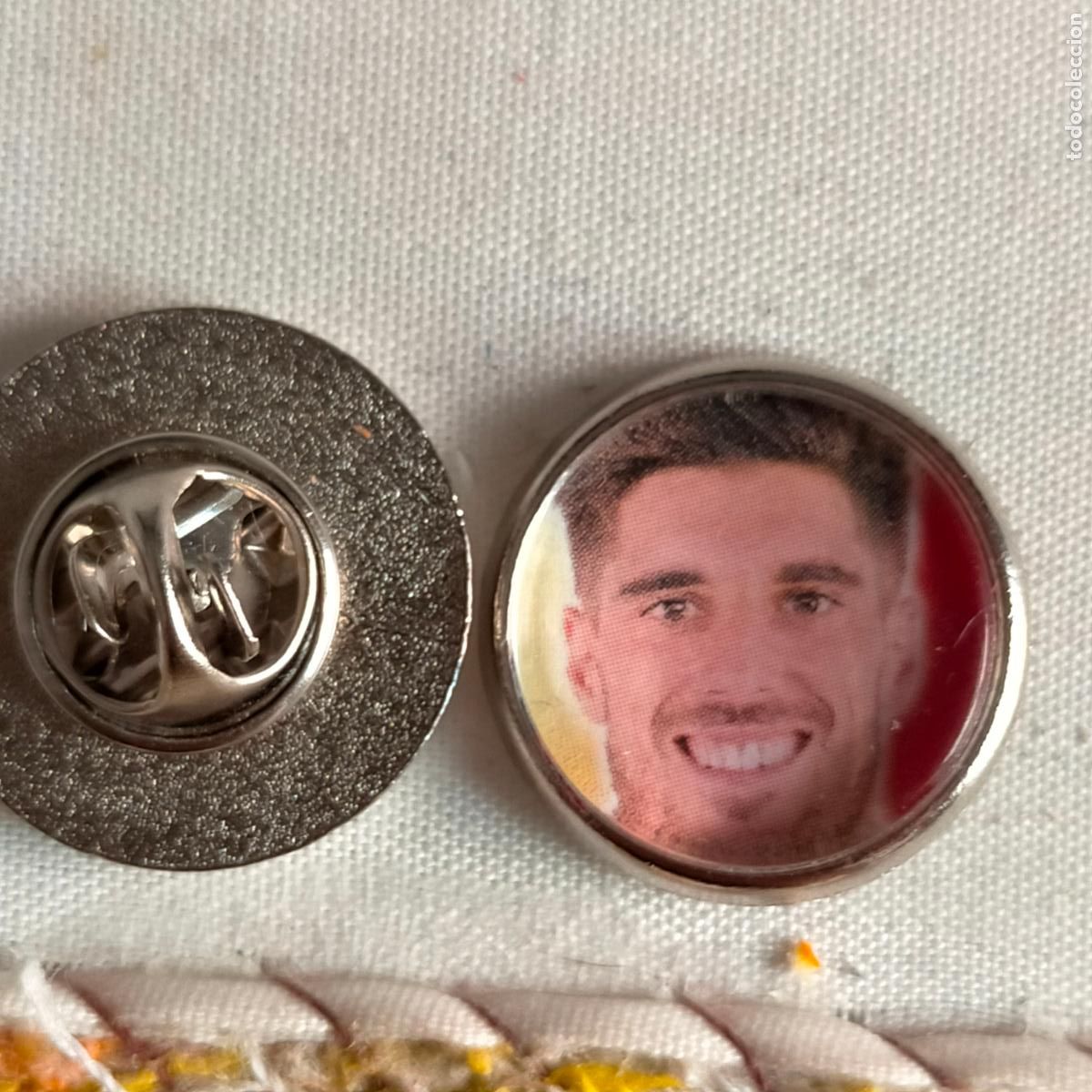 Pin's de collection: pin redondo metal - f&uacute;tbol equipo OSASUNA JUGADOR