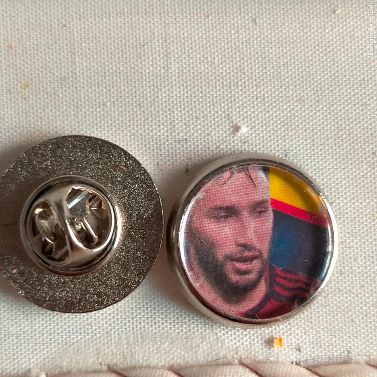 Pin's de collection: pin redondo metal - f&uacute;tbol equipo OSASUNA JUGADOR