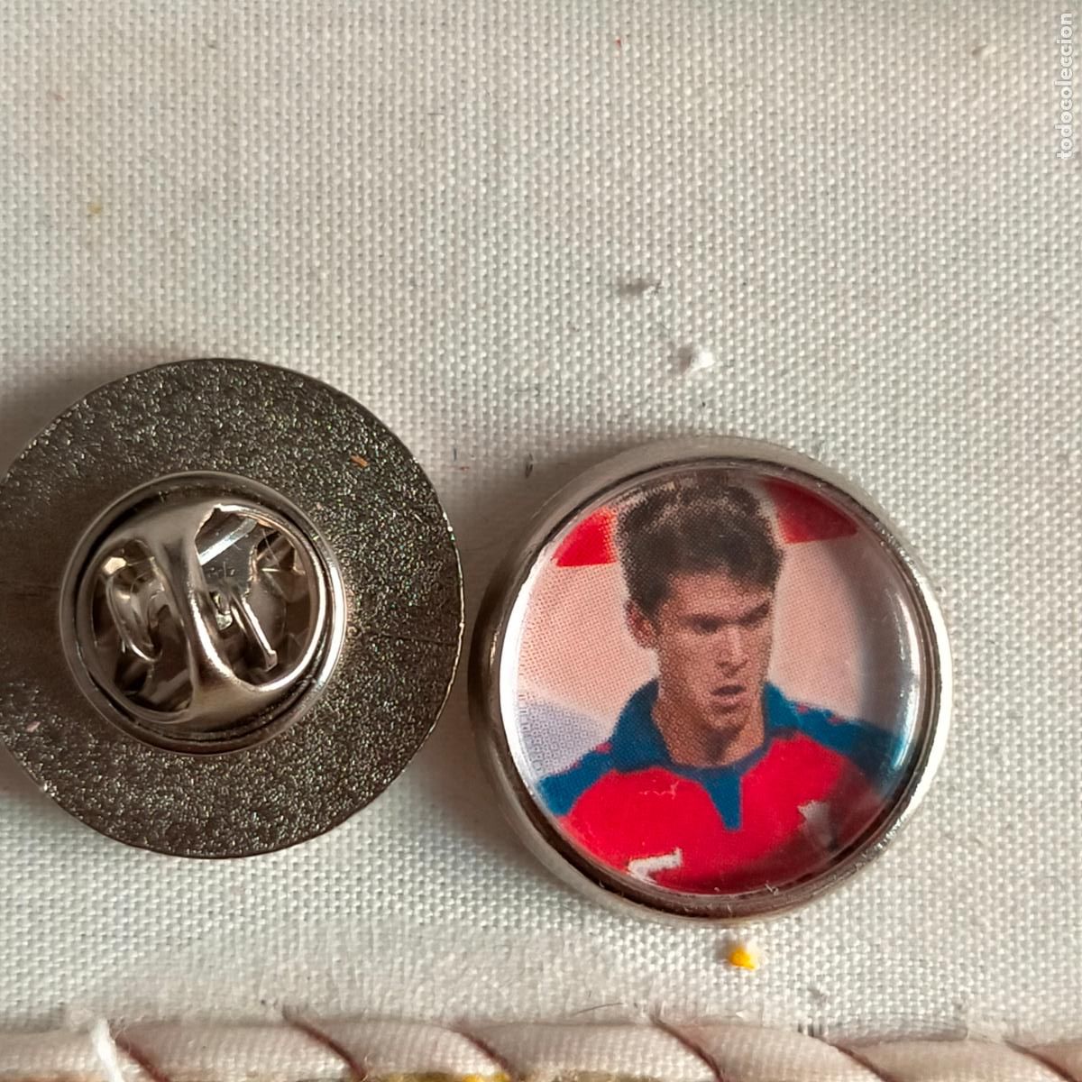 Pin's de collection: pin redondo metal - f&uacute;tbol equipo OSASUNA JUGADOR