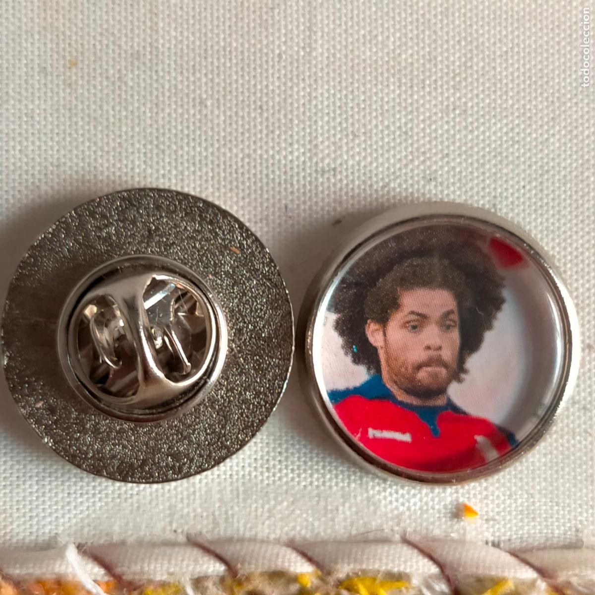 Pins de cole&ccedil;&atilde;o: pin redondo metal - f&uacute;tbol equipo OSASUNA JUGADOR