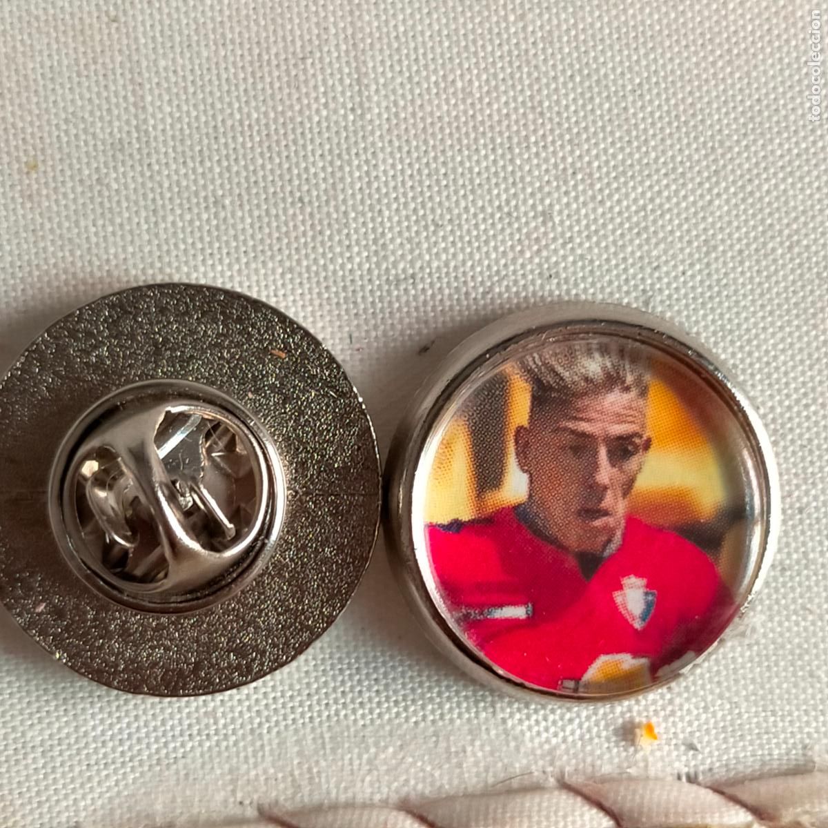Pin's de collection: pin redondo metal - f&uacute;tbol equipo OSASUNA JUGADOR
