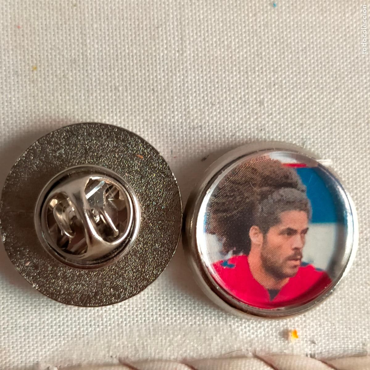 Pin's de collection: pin redondo metal - f&uacute;tbol equipo OSASUNA JUGADOR