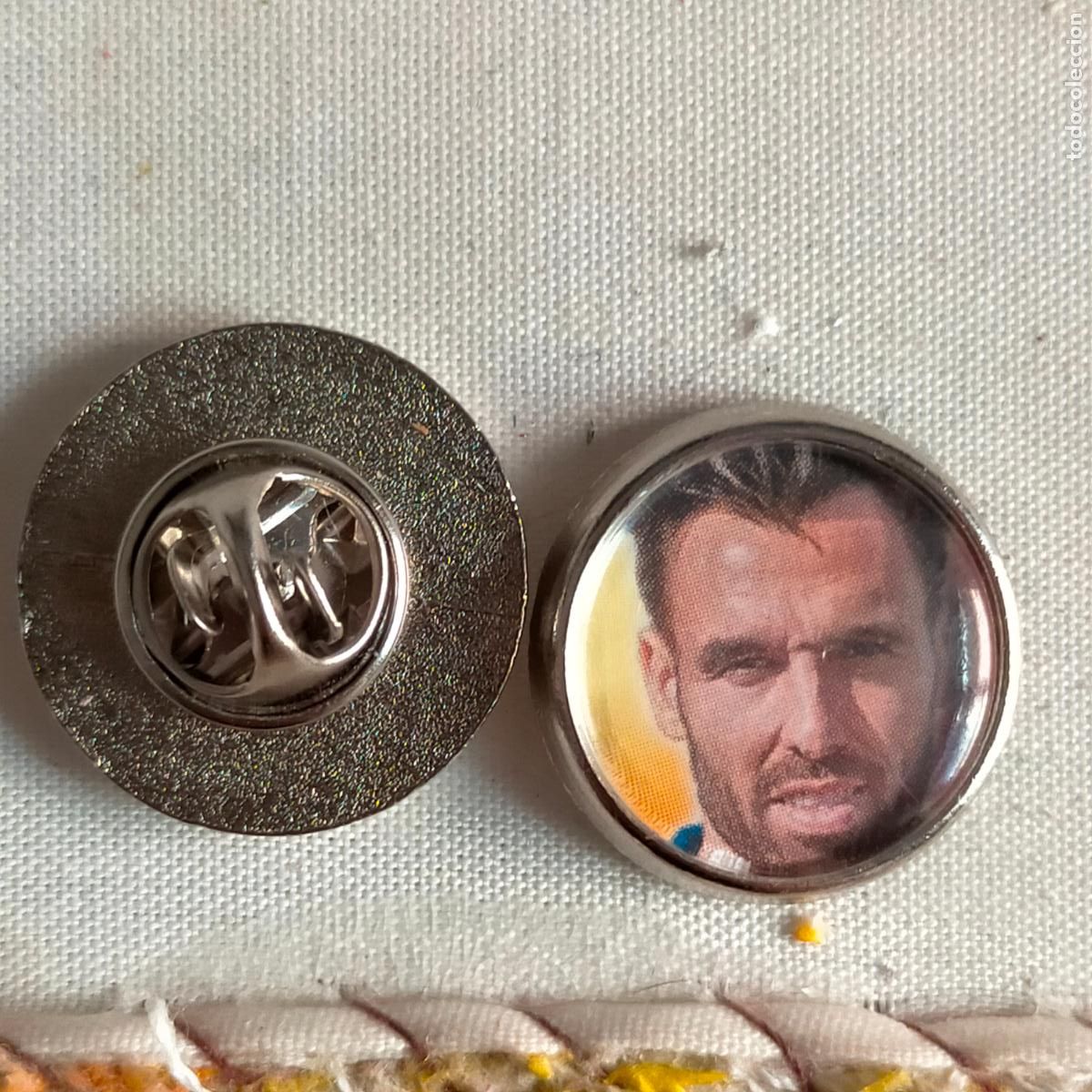 Pins de cole&ccedil;&atilde;o: pin redondo metal - f&uacute;tbol equipo OSASUNA JUGADOR
