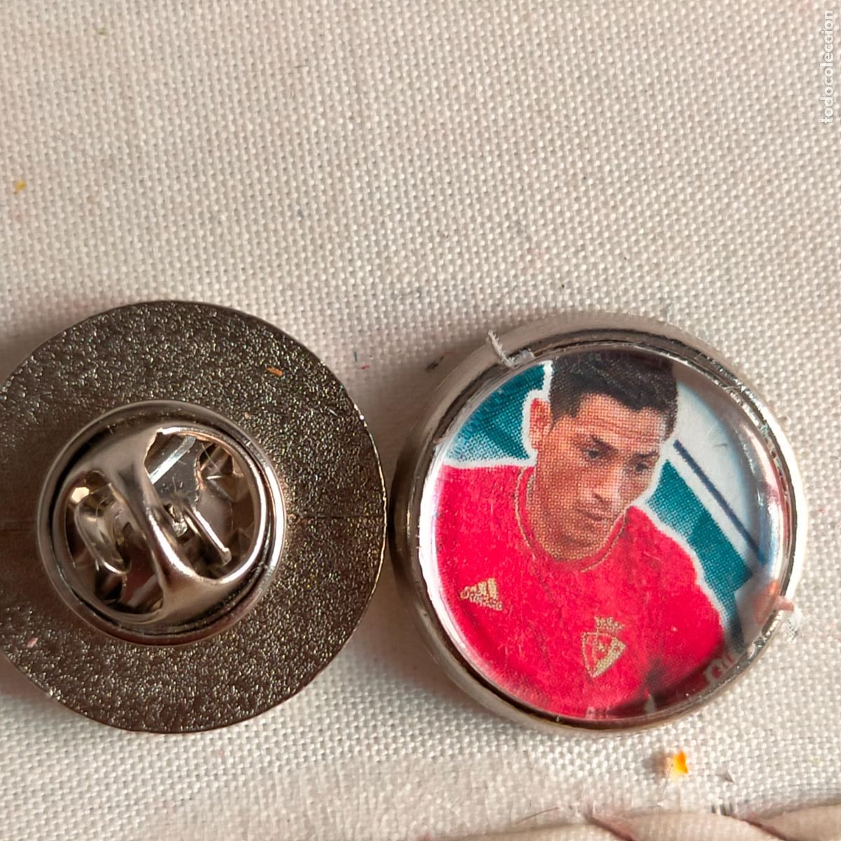 Sammlung von Pins: pin redondo metal - f&uacute;tbol equipo OSASUNA JUGADOR