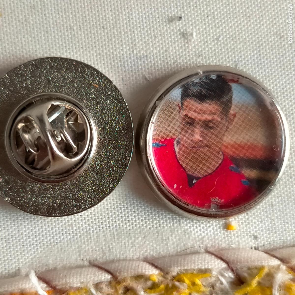 Sammlung von Pins: pin redondo metal - f&uacute;tbol equipo OSASUNA JUGADOR