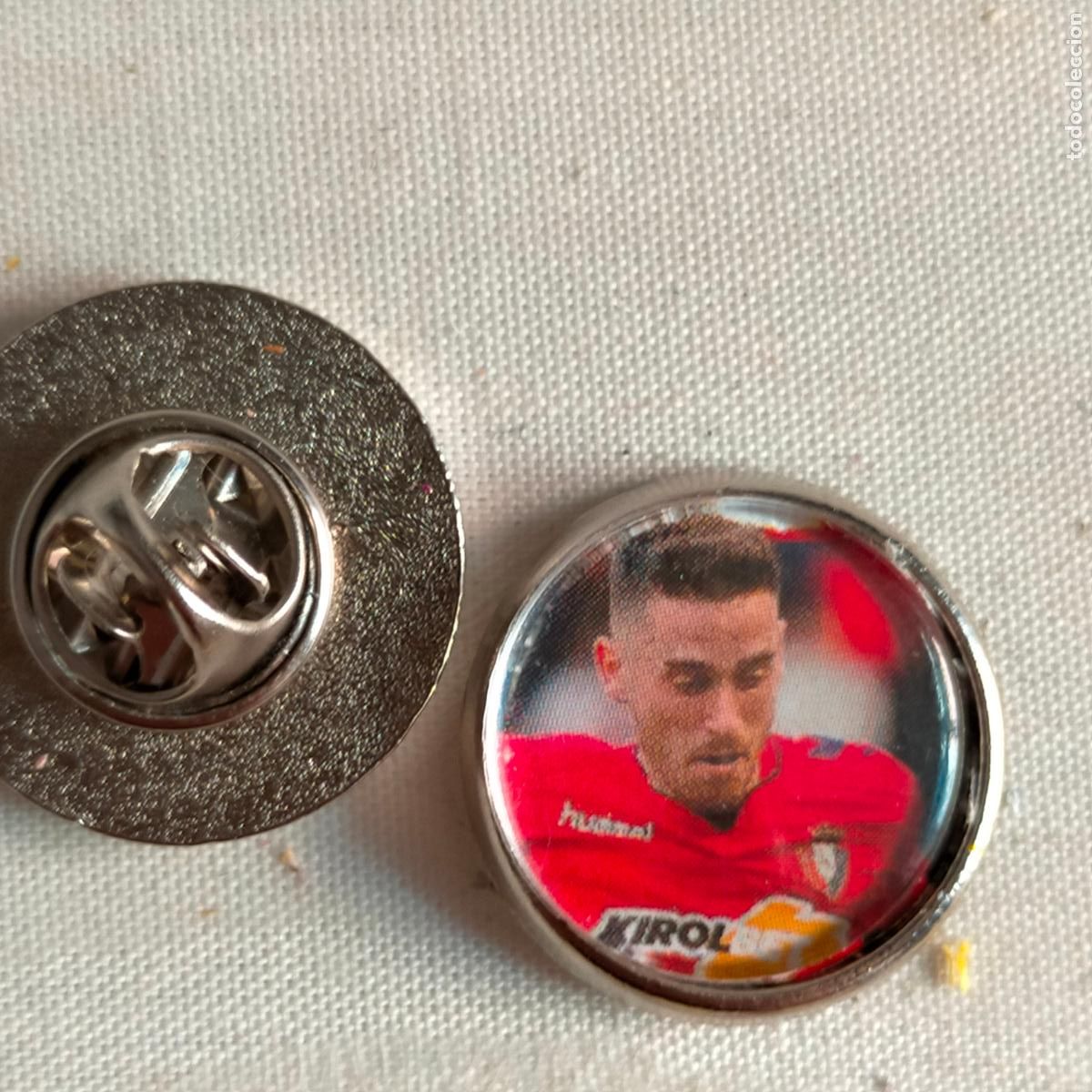 Pin's de collection: pin redondo metal - f&uacute;tbol equipo OSASUNA JUGADOR