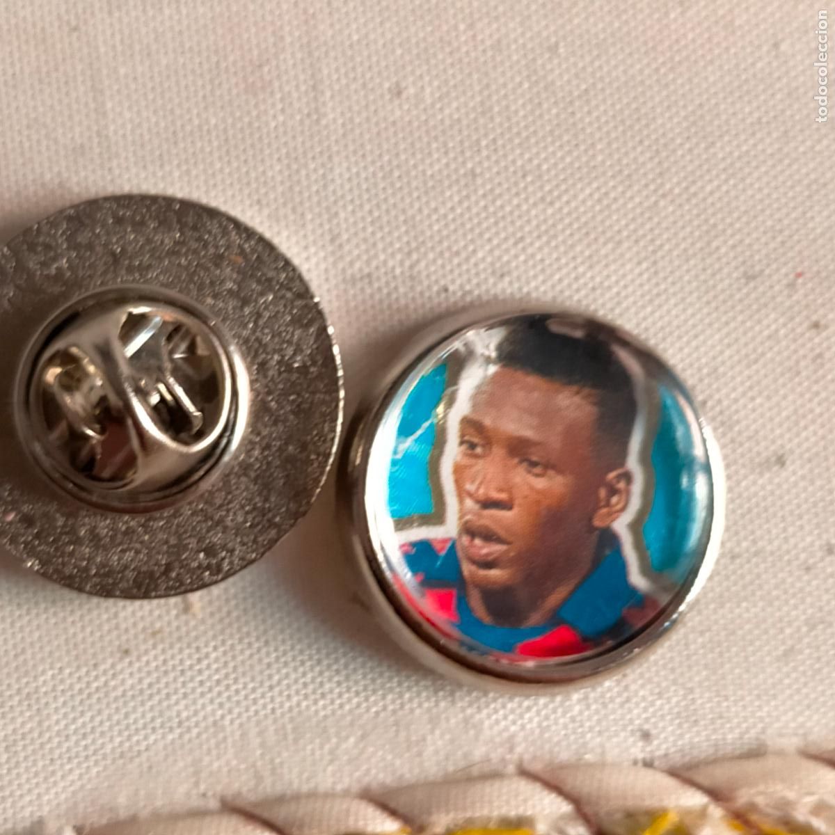 Pin's de collection: pin redondo metal - f&uacute;tbol equipo OSASUNA JUGADOR