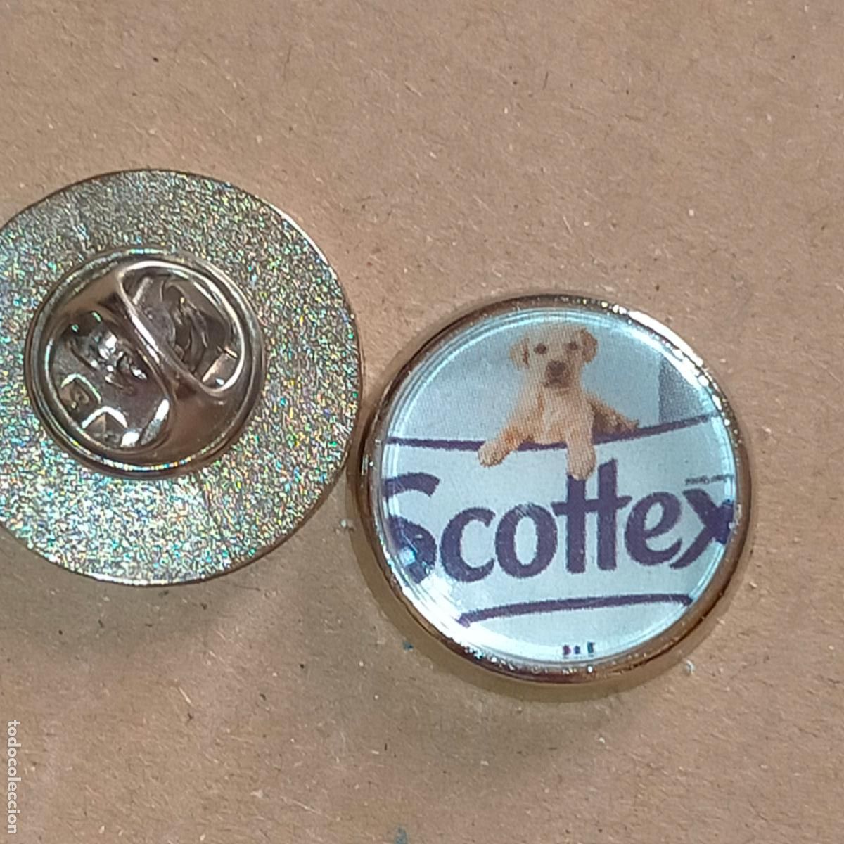 Collection pins: PIN REDONDO METAL - PUBLICITARIO PAPEL HIGIENICO SCOTTEX