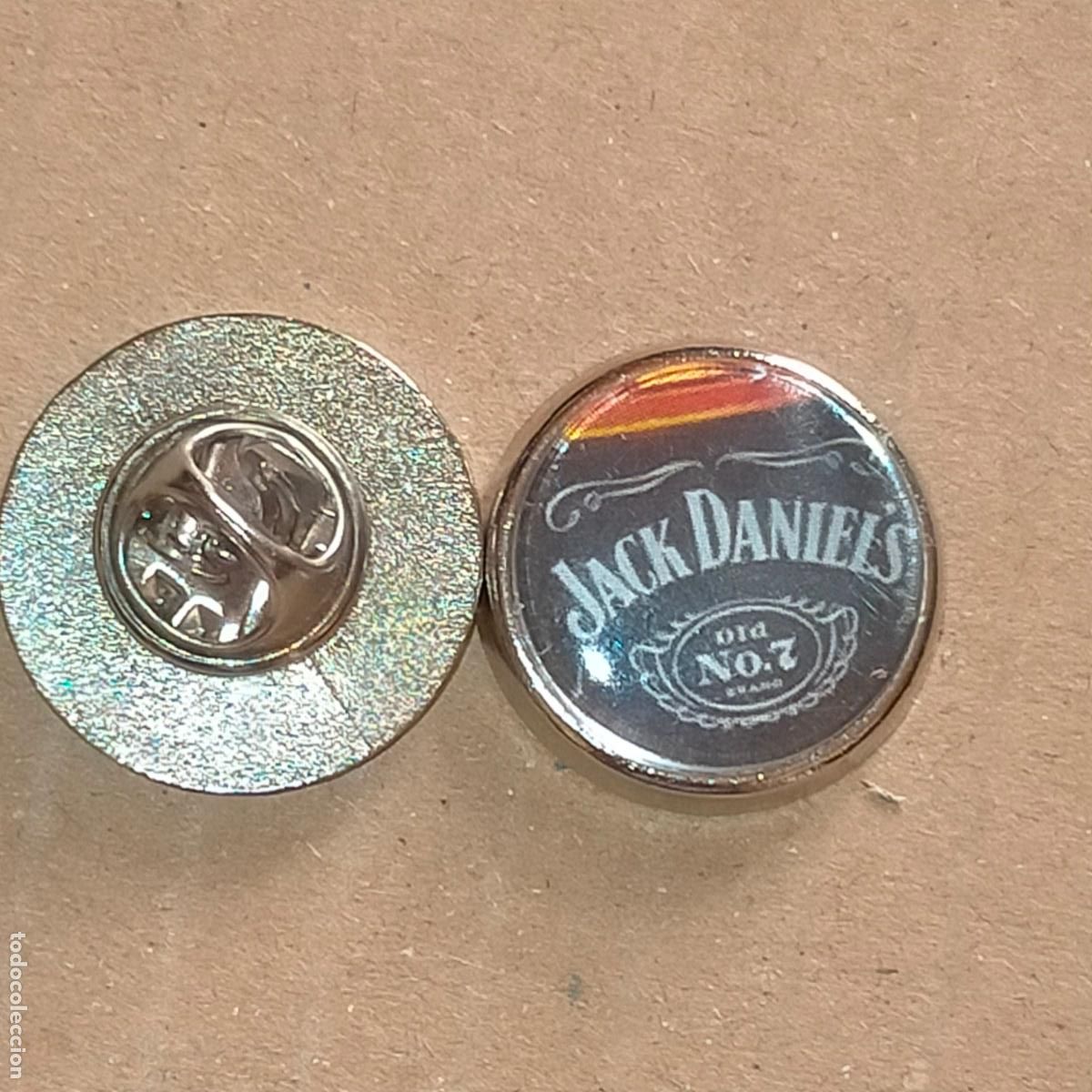 Pin's de collection: PIN REDONDO METAL - PUBLICITARIO BEBIDA JACK DANIELS