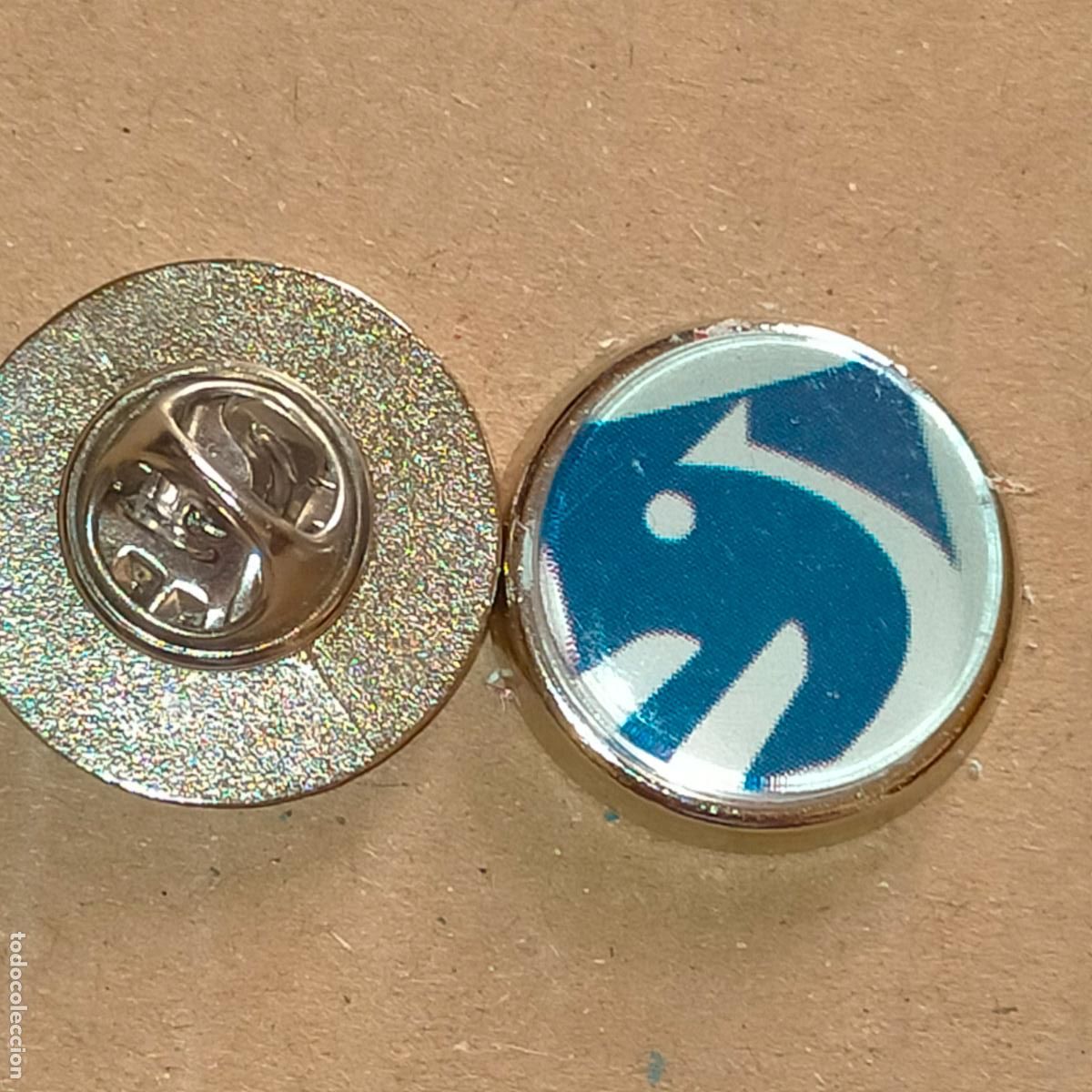 Pin's de collection: PIN REDONDO METAL - PUBLICITARIO RADIO TELEVISION