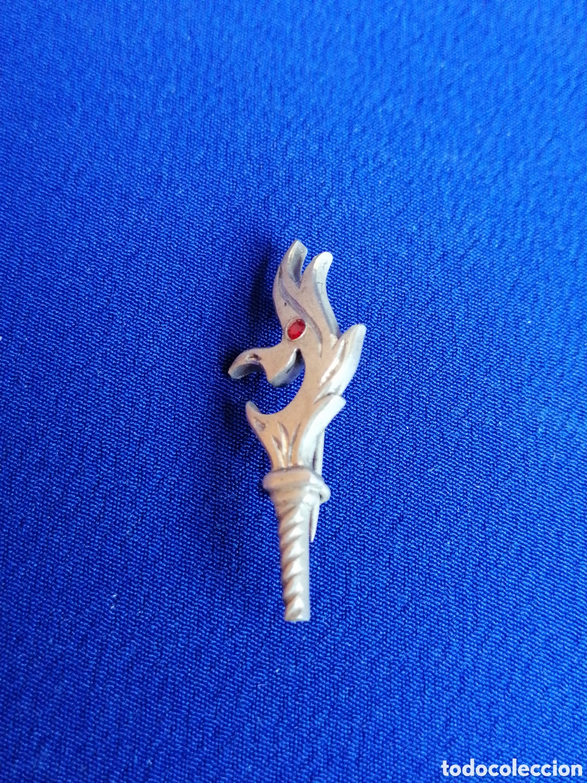 Pins de colecci&oacute;n: OLIMPIADAS DEL HUMOR FALLERO INSIGNIA DE ALFILER ANTIGUA(PLATEADA CON PIEDRA DIF&Iacute;CIL DE CONSEGUIR)