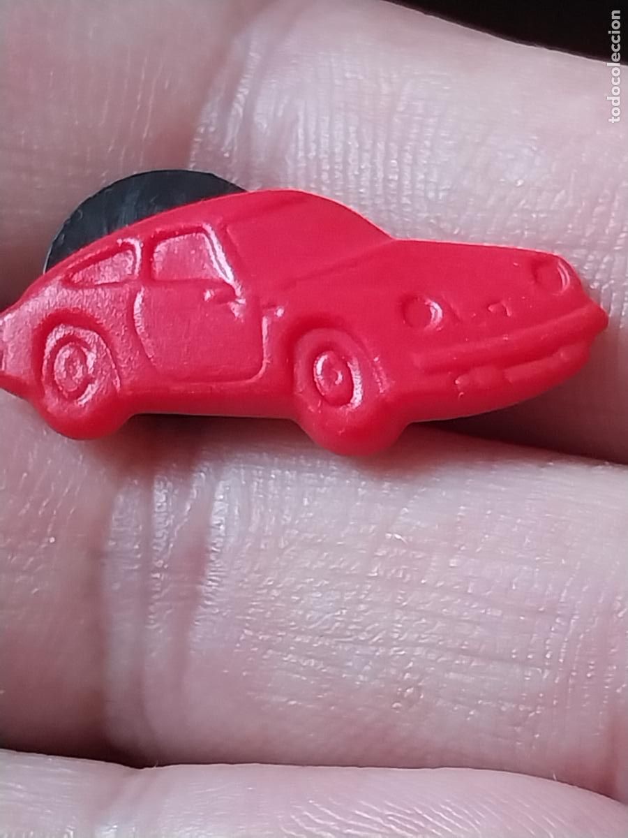 Pins de colecci&oacute;n: QUIOSCO COCHE PORSCHE PIN PLASTICO ROJO A&Ntilde;OS 80 3CM LARGO VINTAGE *