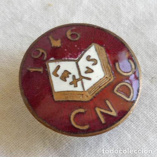 Pins de colecci&oacute;n: Insignia de solapa CNDC C.N.D.C. 1946