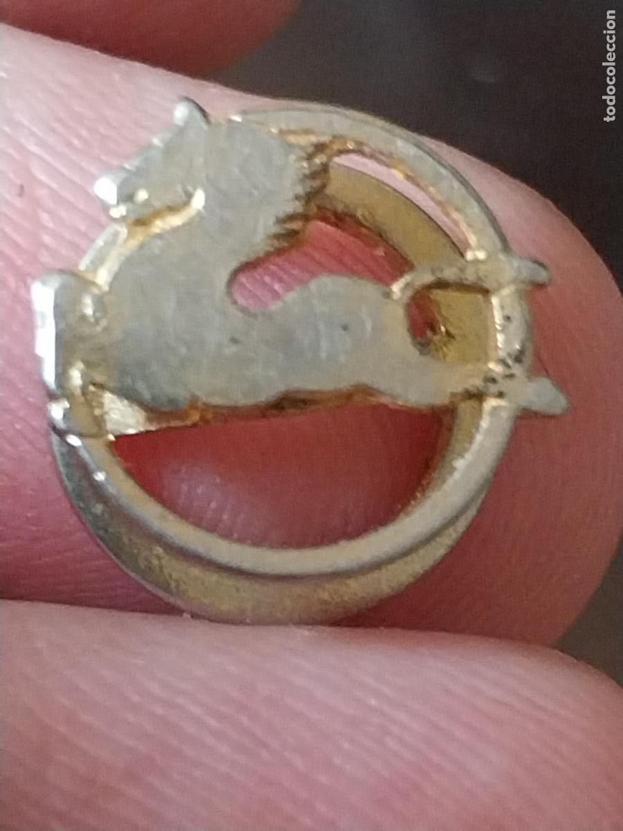 Pins de colecci&oacute;n: PEGASO INSIGNIA OJAL METAL DORADO 1,5CM CAMIONES MITICOS ESPA&Ntilde;A
