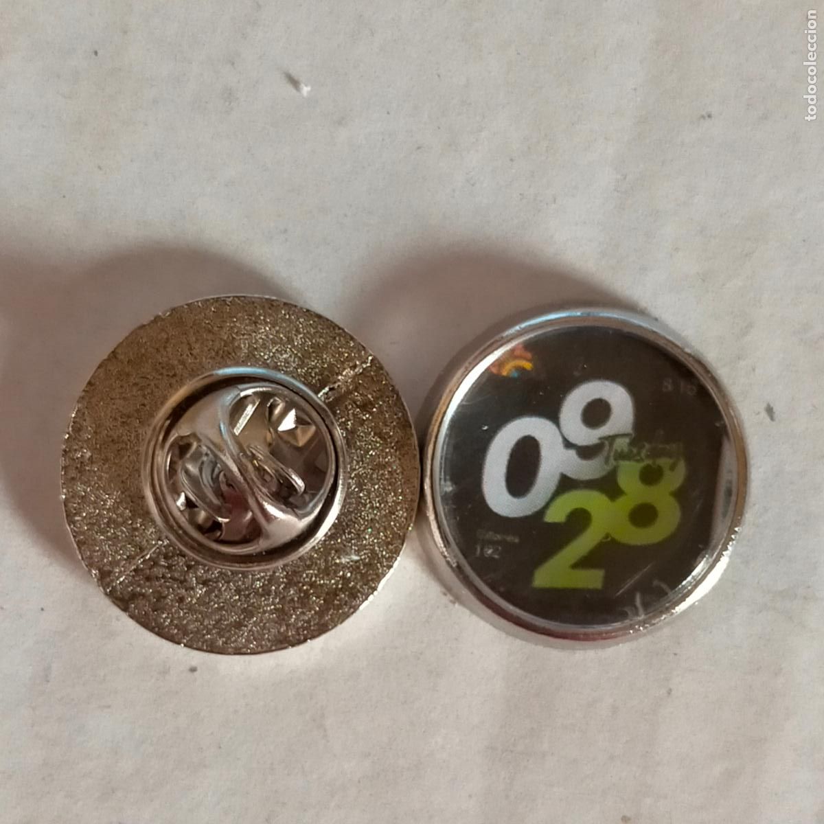 Pin's de collection: PIN REDONDO METAL - publicitario CON IMAGEN DE LA ESFERA DE UN RELOJ , VER MAS MODELOS